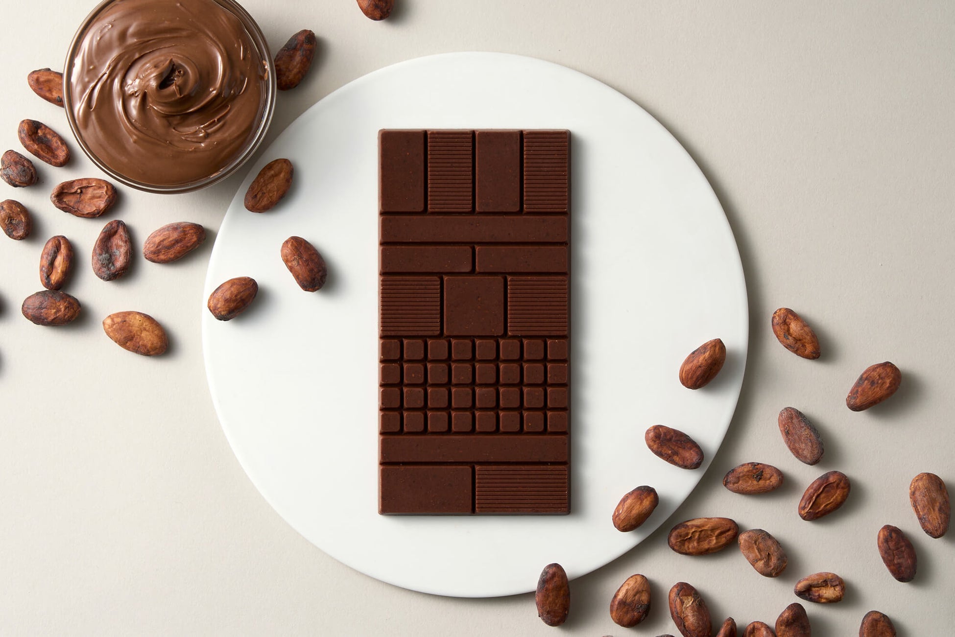 定番の「コンソメWパンチ」にローストガーリックを追加！にんにく香る背徳な味『ポテトチップス 背徳のコンソメＷパンチ』