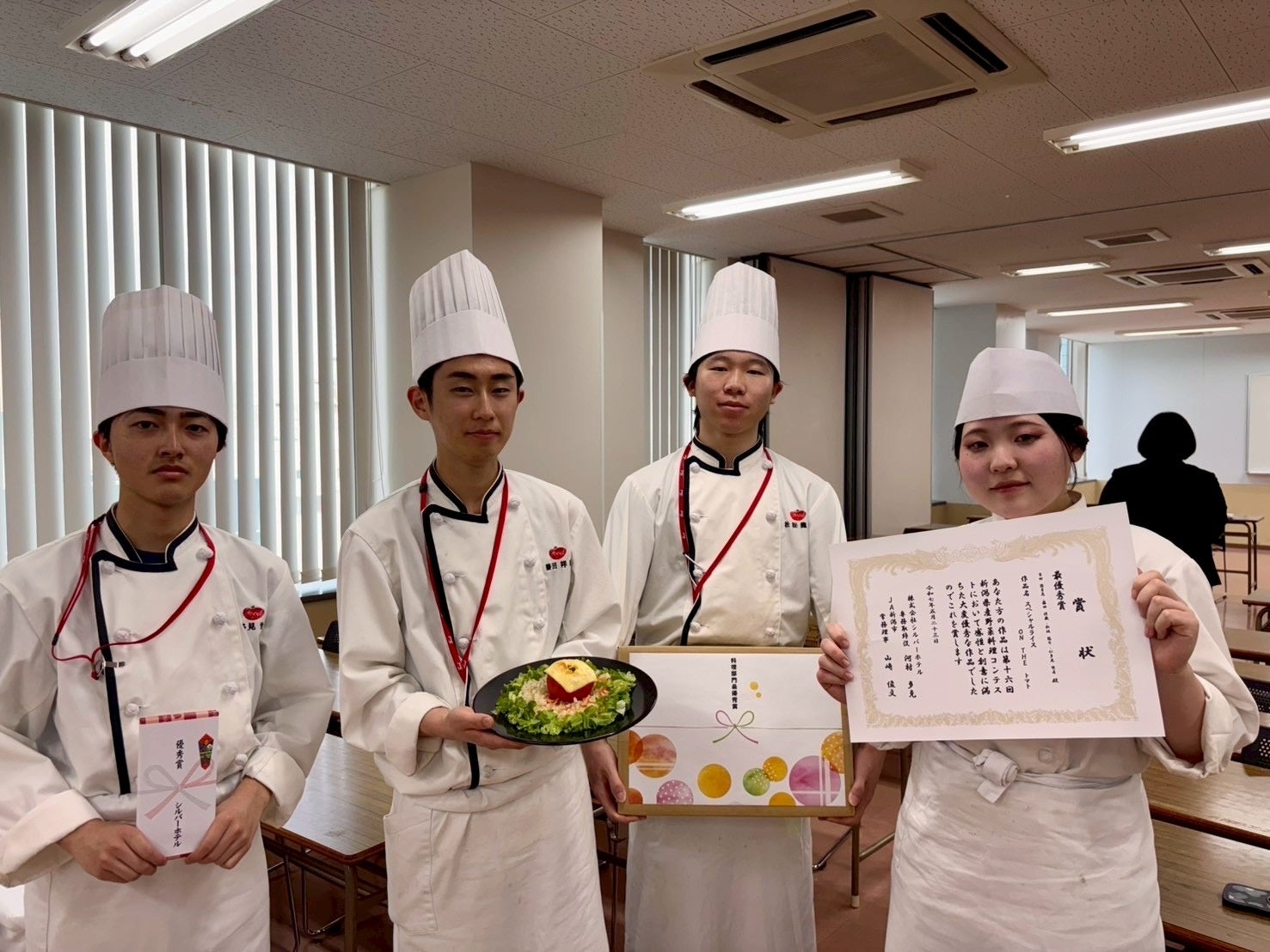 【飲食メーカー向け事例あり】企業のSNSマーケティング戦略術-採用目的でのTikTok運用