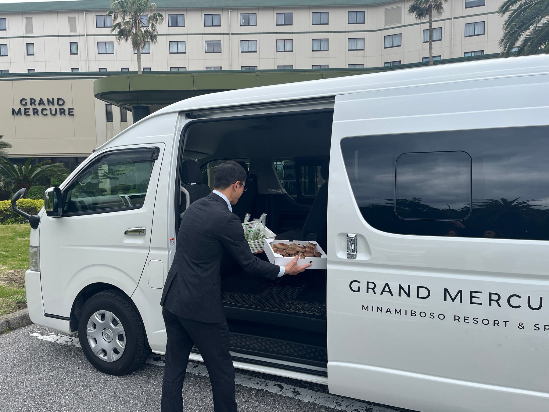 【SHIBUYA STREAM HOTEL】渋谷で夏のフルーツを楽しむアフタヌーンティー「ジューシーフルーツジャーニー」登場！～メロン！桃！スイカ！マンゴー！フルーツの甘酸っぱさで弾ける夏～