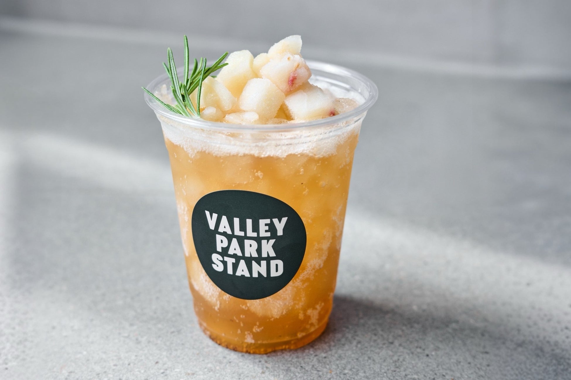 好評の「青じそ」を使用したサラダが定番商品として登場　　　　　「10品目のサラダ　大根と香る青じそ」新発売