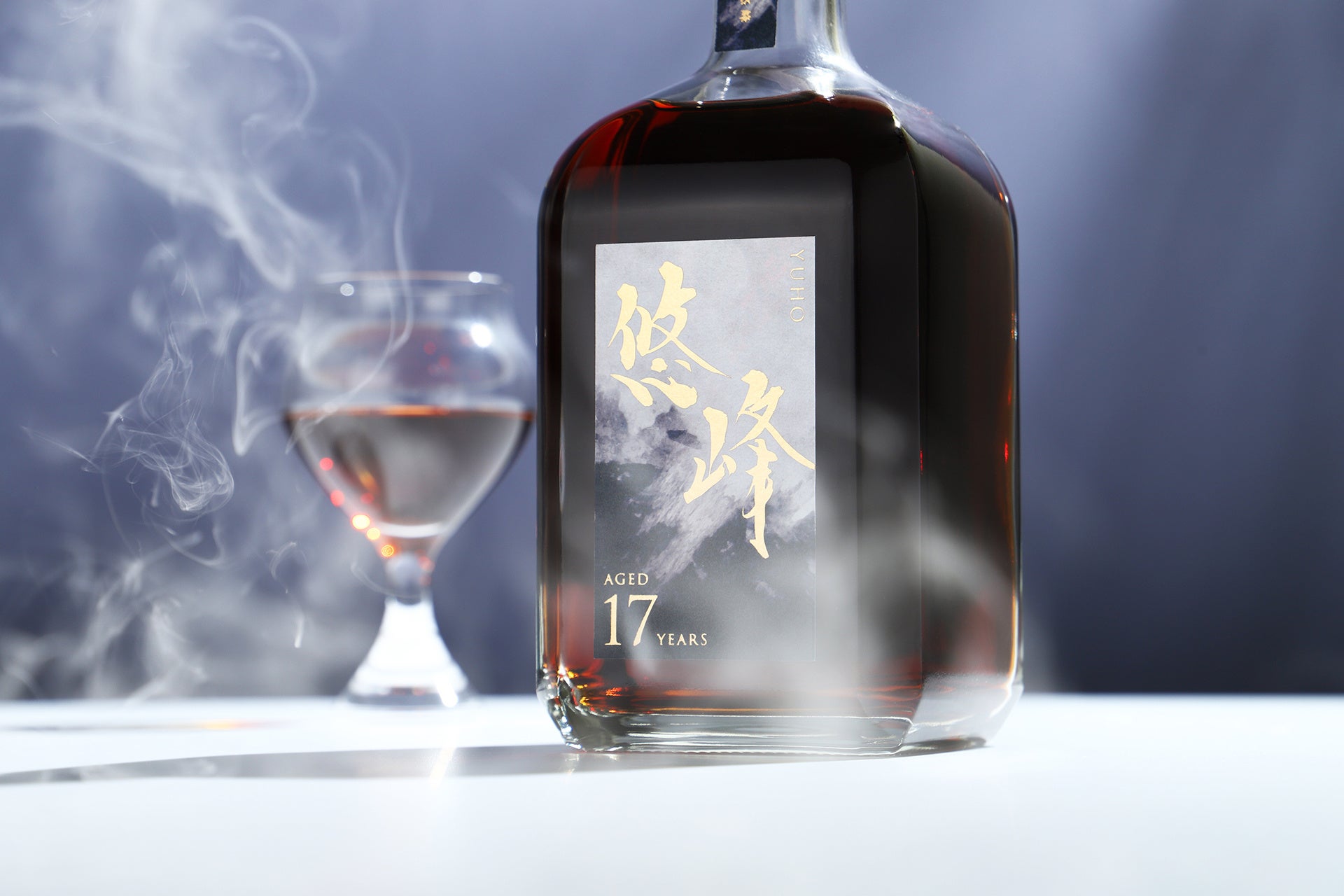 『魚の4コマ』の作者ニョペ茄子が推し活アプリOshibanaとコラボ! 人気回「三人仲良しグループ」を再現したマカロンを、キラキラ輝く有害ステッカー付きで発売開始!