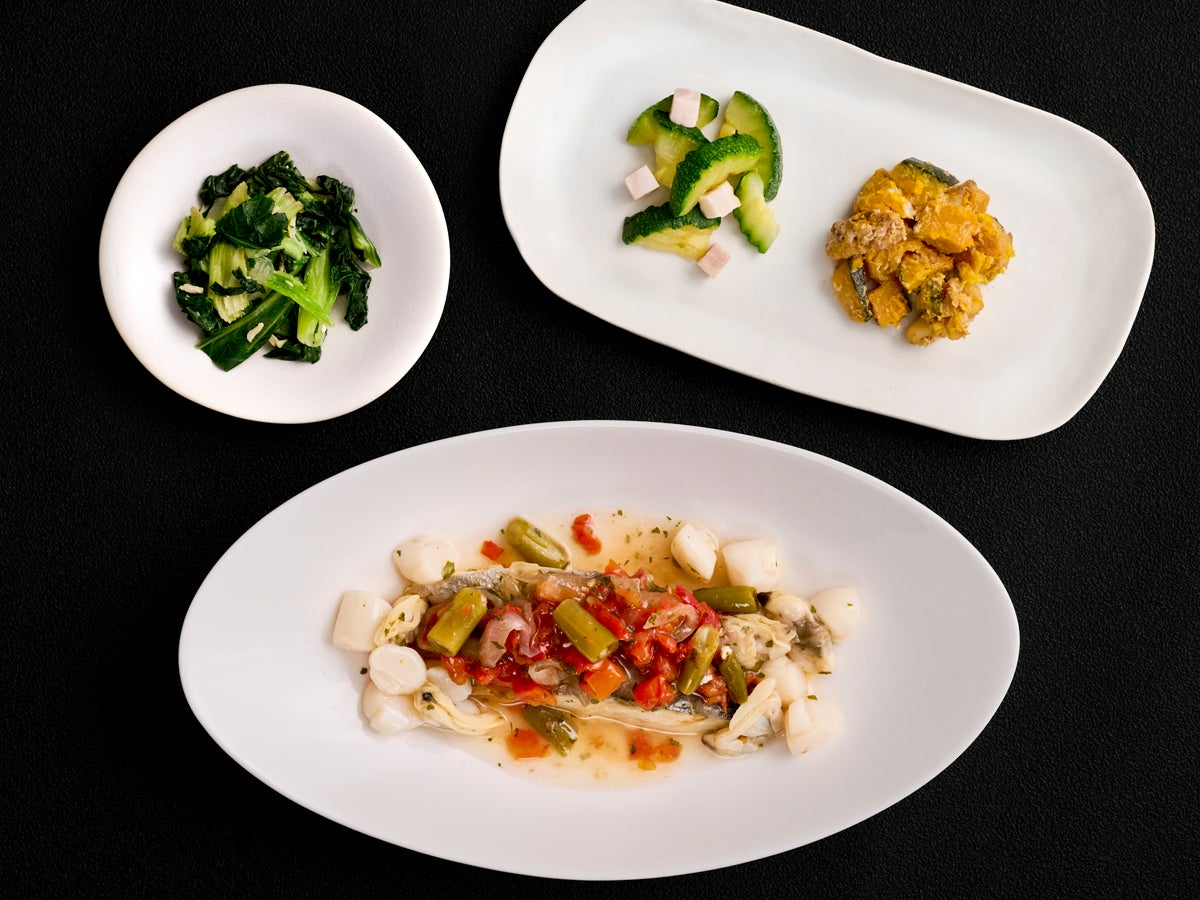 大阪名物“キャベツ焼き”をナッシュ風にアレンジした「ソースこってり豪快イカメンチ」が6月2日(月)に新登場