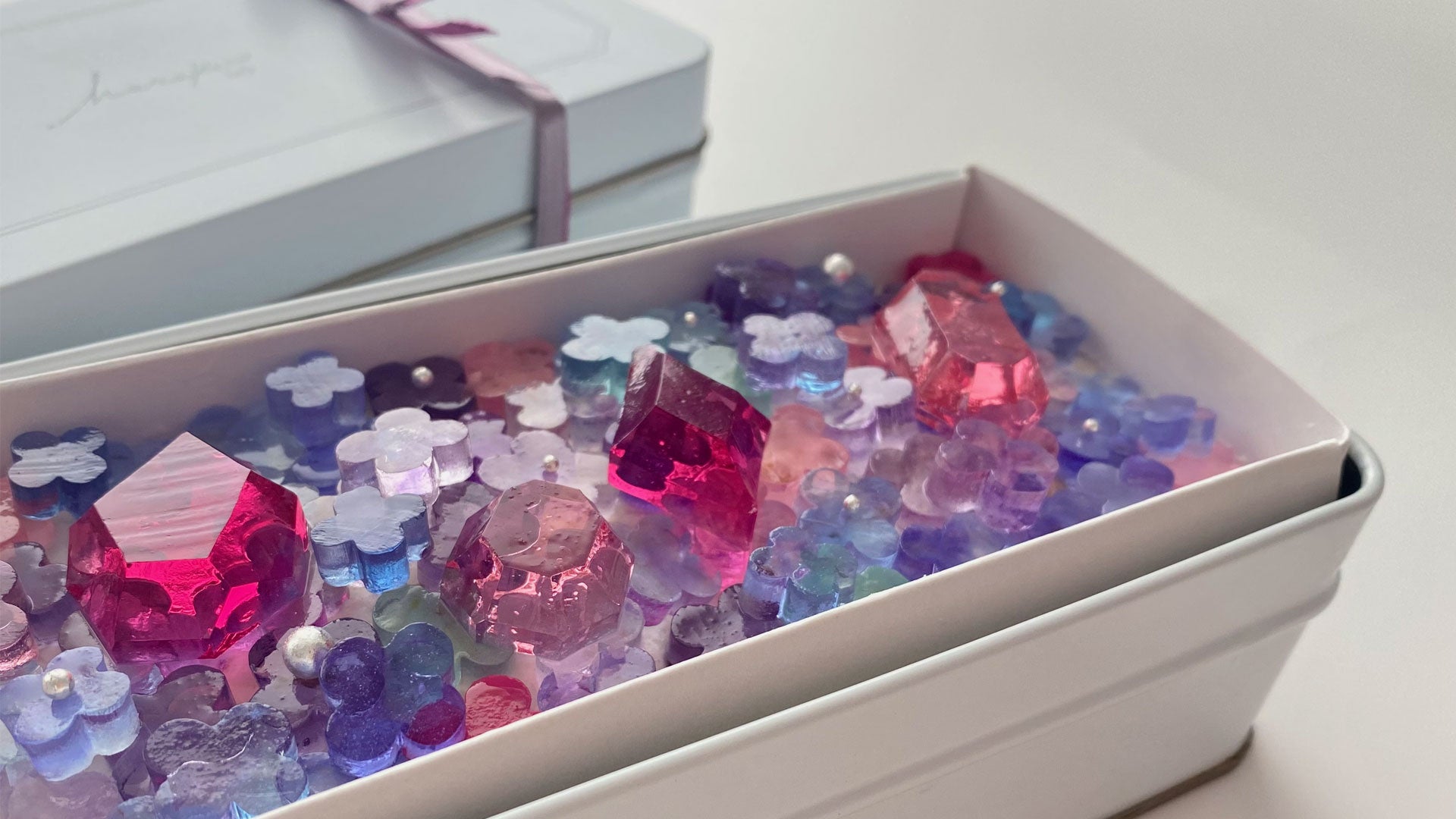 【発表】2025年6/1(日)~ 銭湯特化型デジタルサイネージ『ふろマド』にて霧島天然水「のむシリカ」の動画広告を銭湯で配信開始~