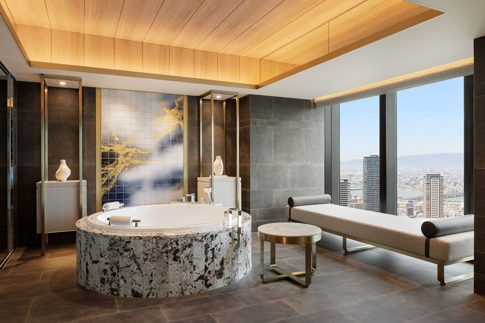 ロイヤルホストが贈る、”洋”で愉しむ国産うなぎ「Good JAPAN 夏のご馳走 鹿児島県産うなぎと日本ワイン」〜6月18日(水)より全国のロイヤルホストで販売〜