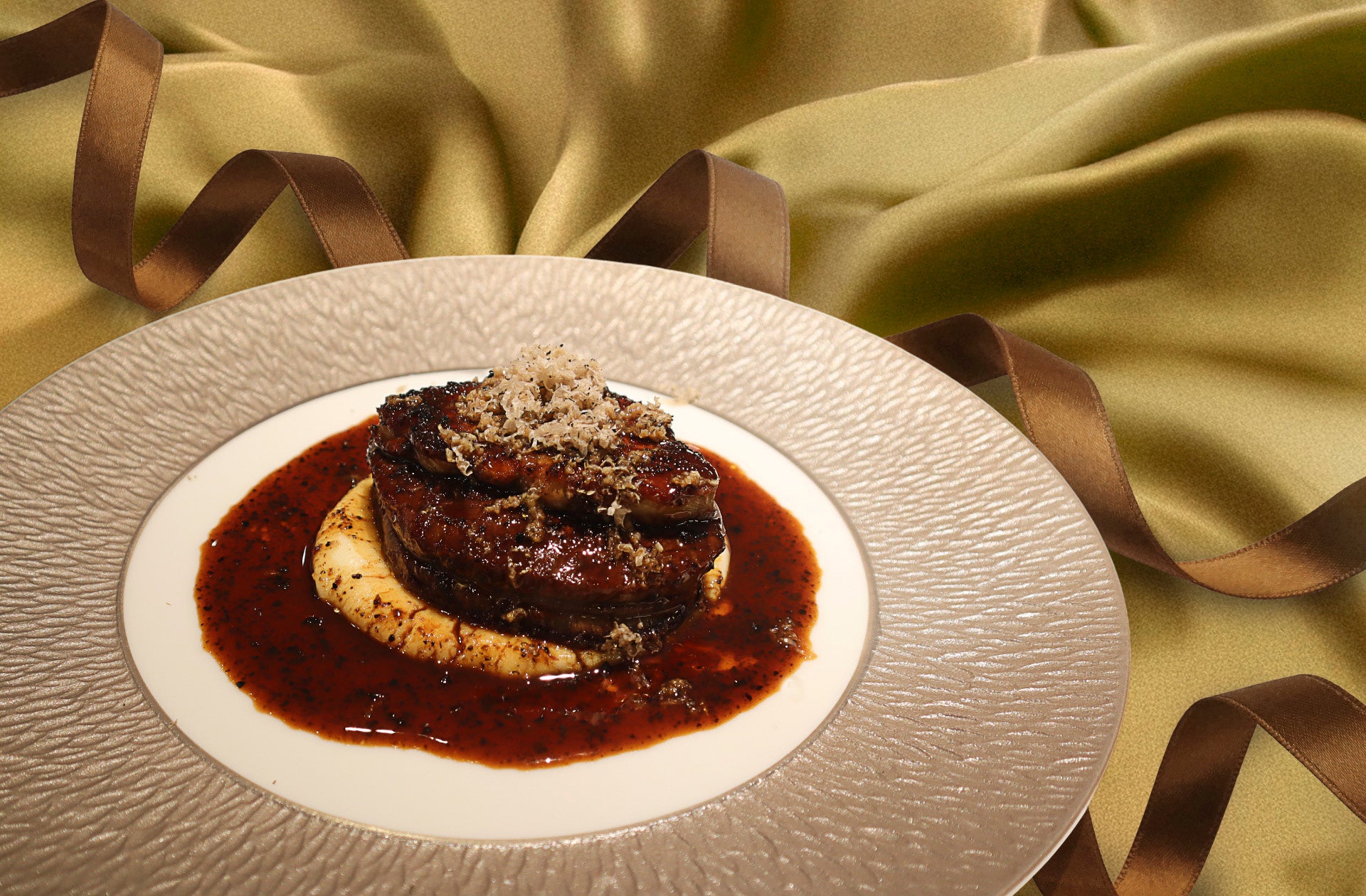 【焼肉にくだらけ 西麻布】西麻布×釜山が紡ぐ、黄金と白銀の美食物語〜金のマッククスと銀のユッケビビンバ〜