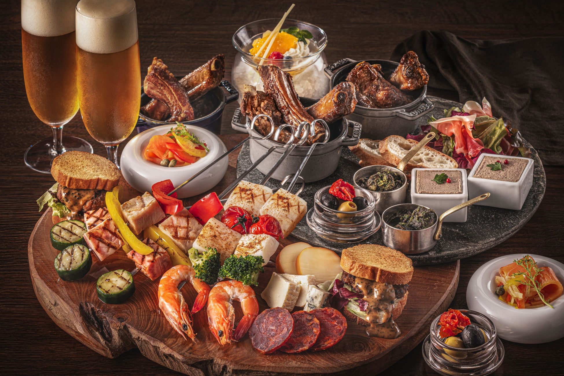 【札幌プリンスホテル】ハワイアン料理で南国気分を満喫！札幌でハワイの風を感じる「Hawaiian Dinner Buffet」を期間限定開催