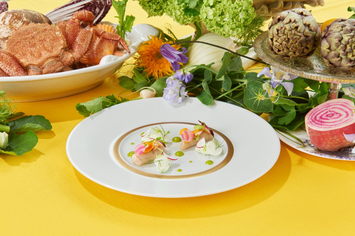 いつでもどこでも製麺所ならではの打ち立てのうどんが楽しめる！ 累計販売数4,600万食※1突破の大人気 「丸亀うどん弁当」 夏に旬を迎える茄子がまるっと一本とひんやり豚しゃぶ 夏を感じる新作登場！