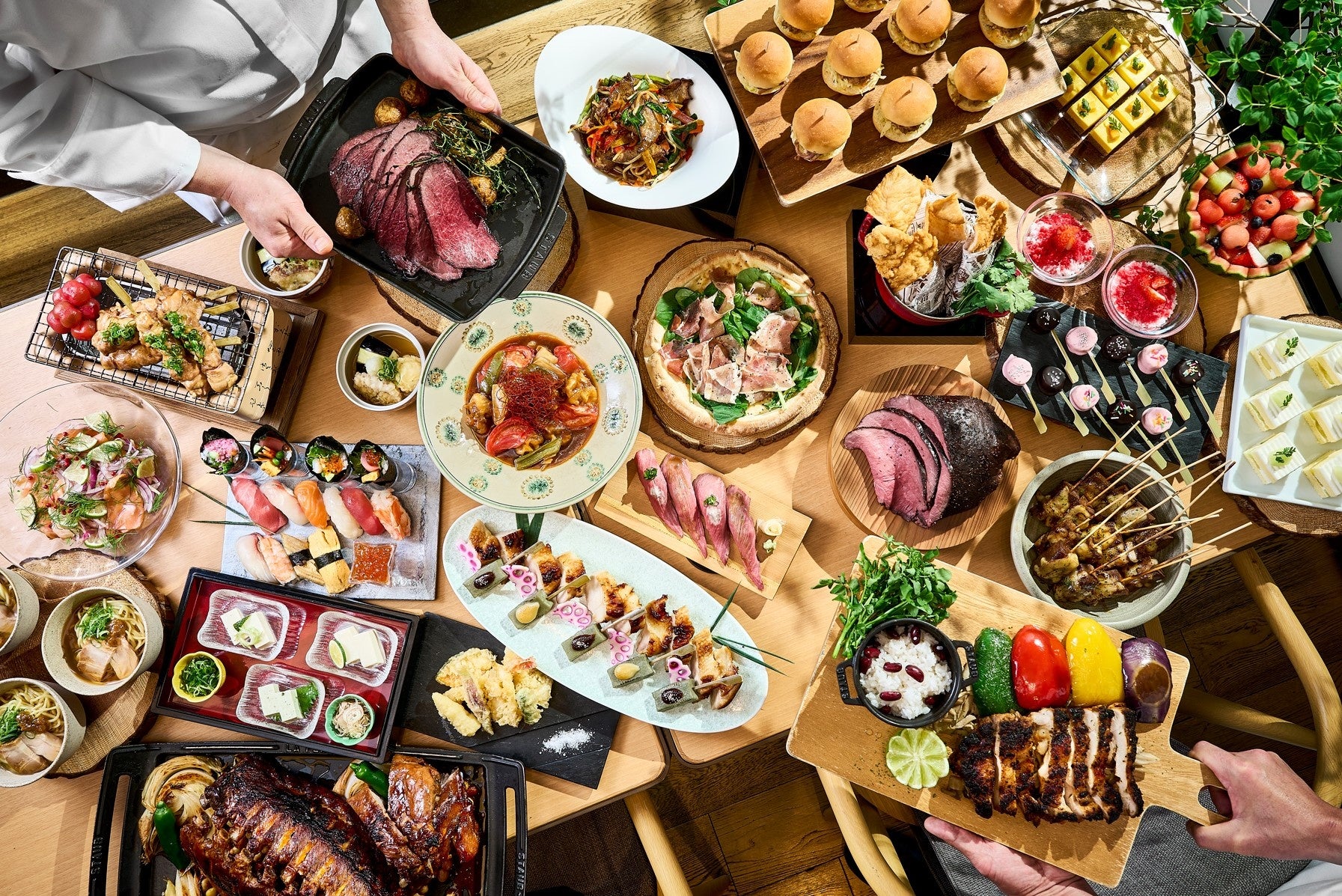 【白桃丸ごと1個パフェが主役】夏のAFTERNOON TEA with “SIROCCO”「ピーチ」/ザ ロイヤルパークホテル アイコニック 東京汐留