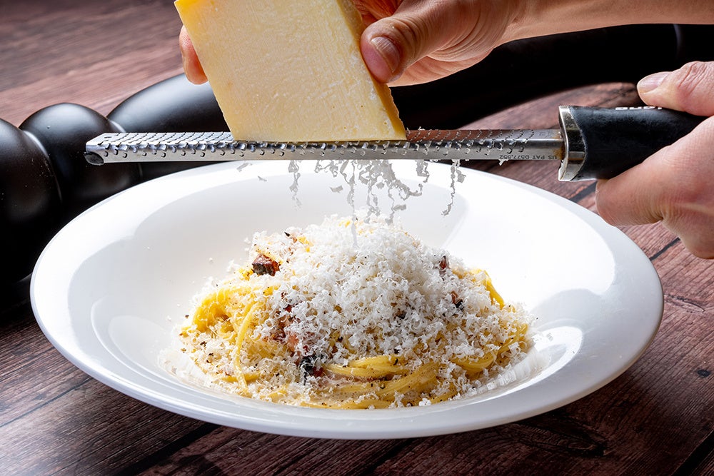 “アップルパイ×塩キャラメル”の塩スイーツが登場！新作「Apple Cup 塩キャラメル」を 焼きたてパイ専門店「PIE mania（パイマニア）」で6月23日(月)より期間限定で販売