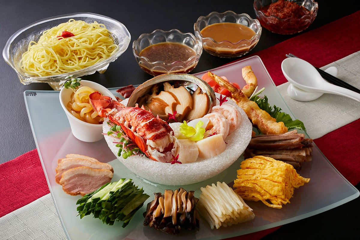 カプコンカフェ 池袋店＆梅田店　10周年を迎える「大逆転裁判」シリーズとのコラボグッズ＆メニューを大公開！