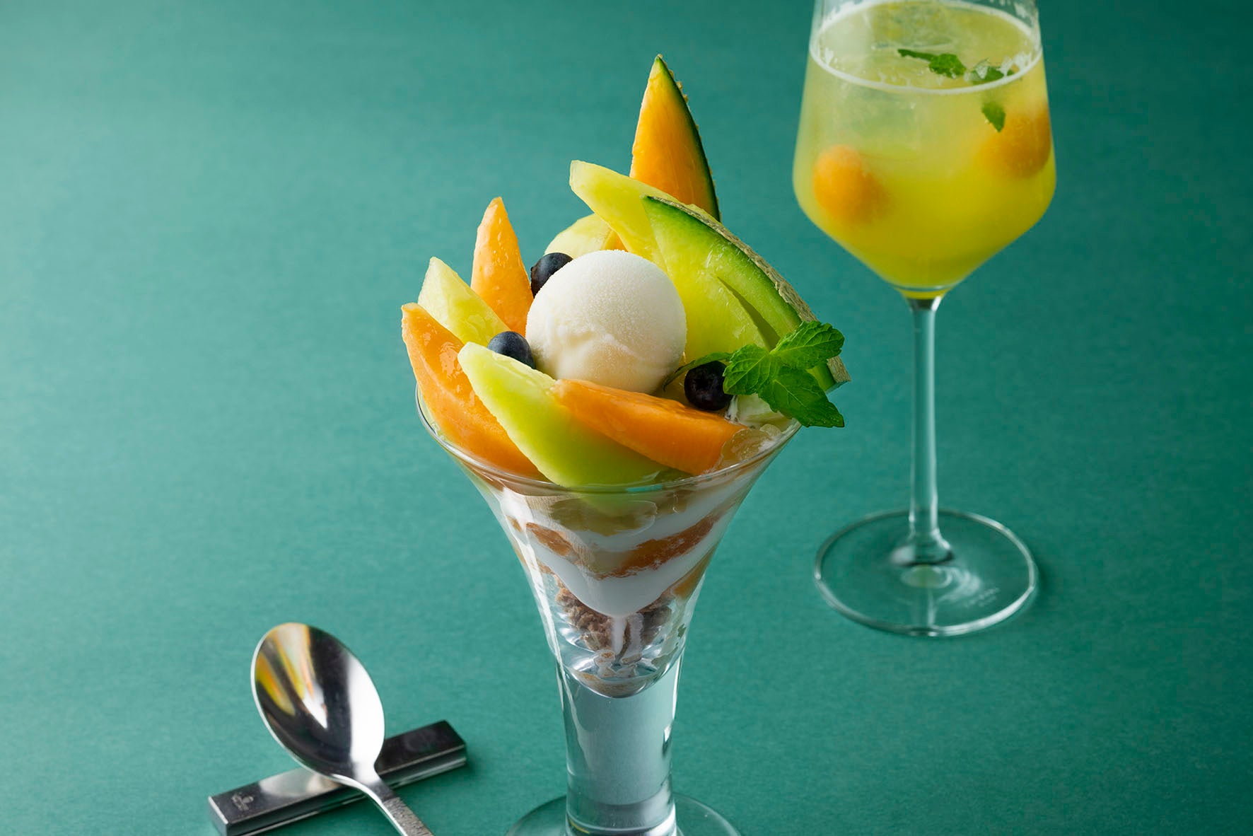 【ロイヤルパークホテル】南国スイーツや夏に嬉しい点心が並ぶトロピカル チャイニーズアフタヌーンティーが登場！