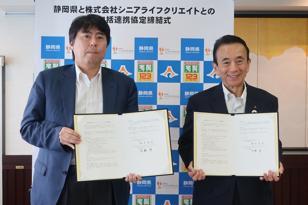 あっとほぉーむカフェのメイドが、聴覚障がいのある方へ出張お給仕イベントをVUEVOを使って開催しました