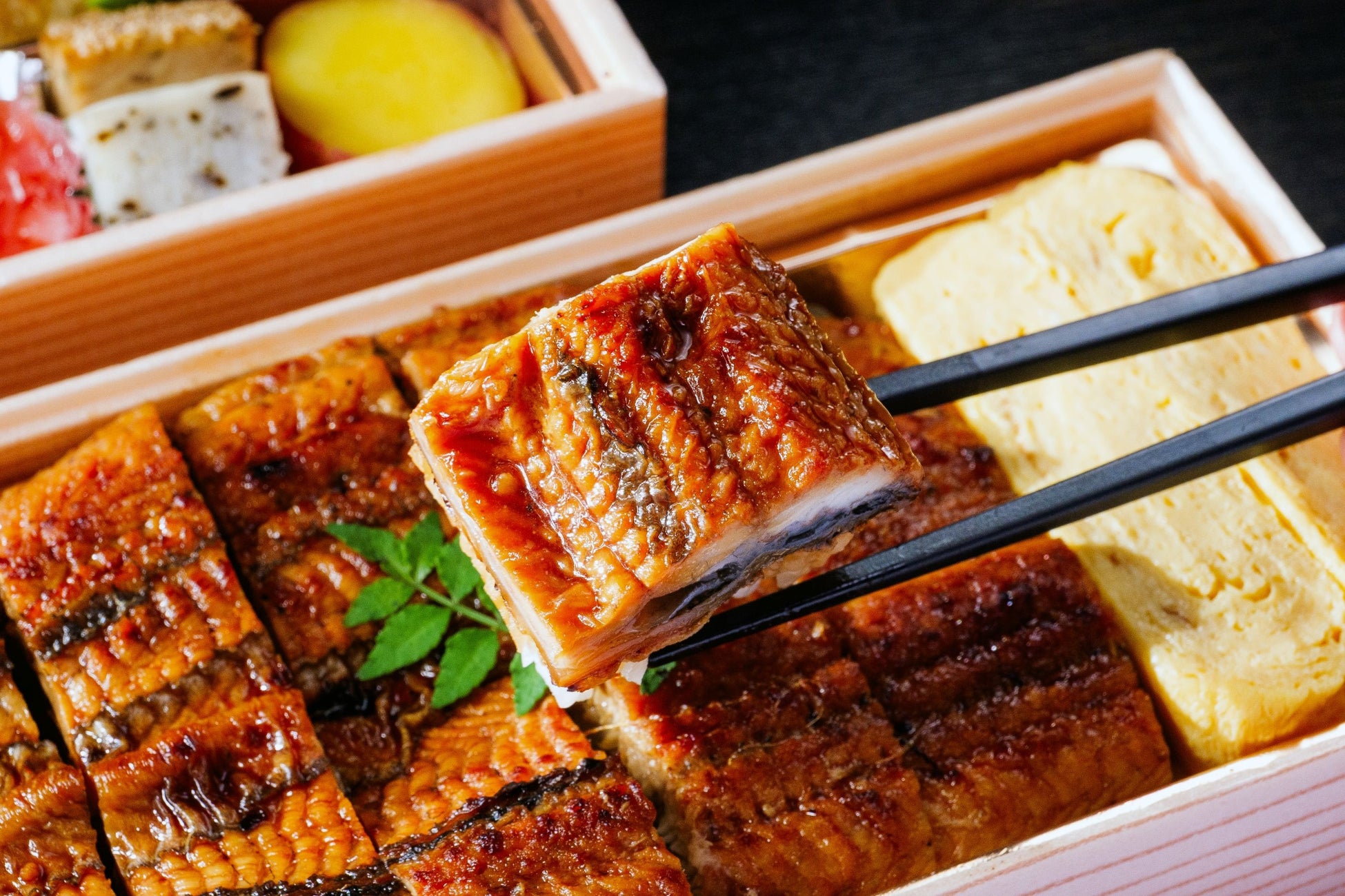 メズム東京、オートグラフ コレクション 夏限定の彩りと涼を重ねた大人の一品、スイカとバジルの「レイヤード・パフェ」