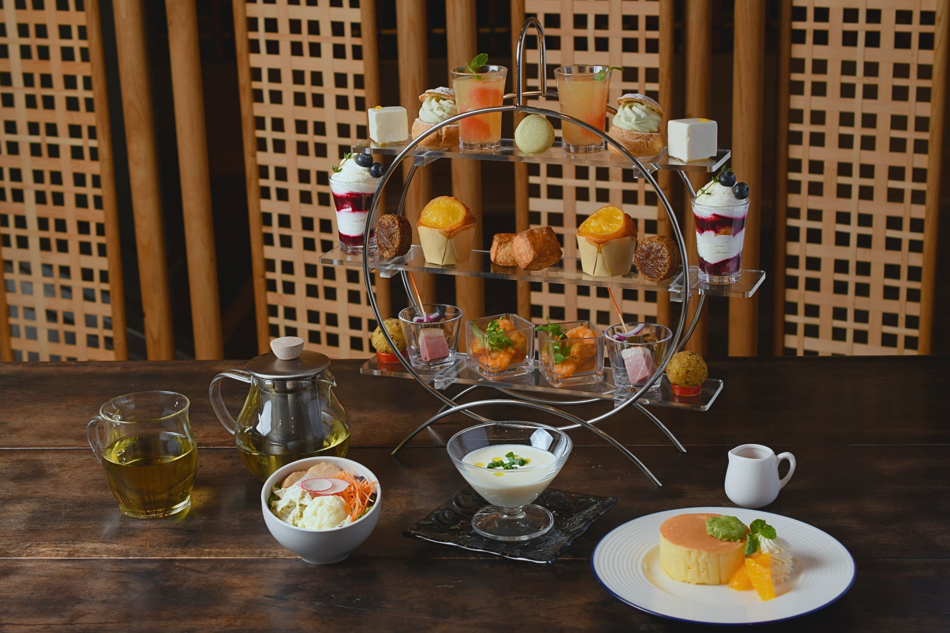 【エムズ】「ユニフォームはぴったりじゃなきゃダメ？エムズとニコアンドが仕掛けるゆったり革命」