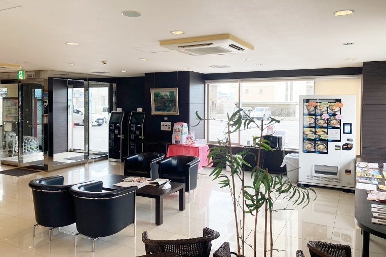 【夏季限定】ロッテの「スイカ＆メロンバー」と、東京ソラマチの塩専門店「ぐるぐるしゃかしゃか」のオリジナルブレンド塩がコラボレーション！　『塩スイカバー』と『塩メロンバー』をテイクアウトで！