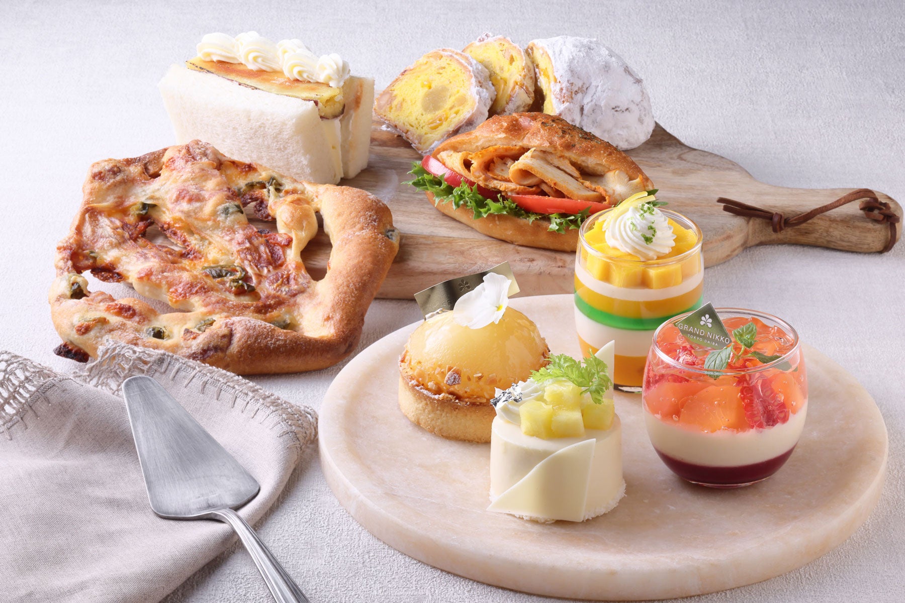 世界的アーティストBTSが制作に参加したマッチ3パズルゲーム『BTS Island:インザソム』とスシローが初コラボ！コラボ限定のおすしやスイーツ、グッズ付きソフトドリンクの販売など内容盛り沢山！