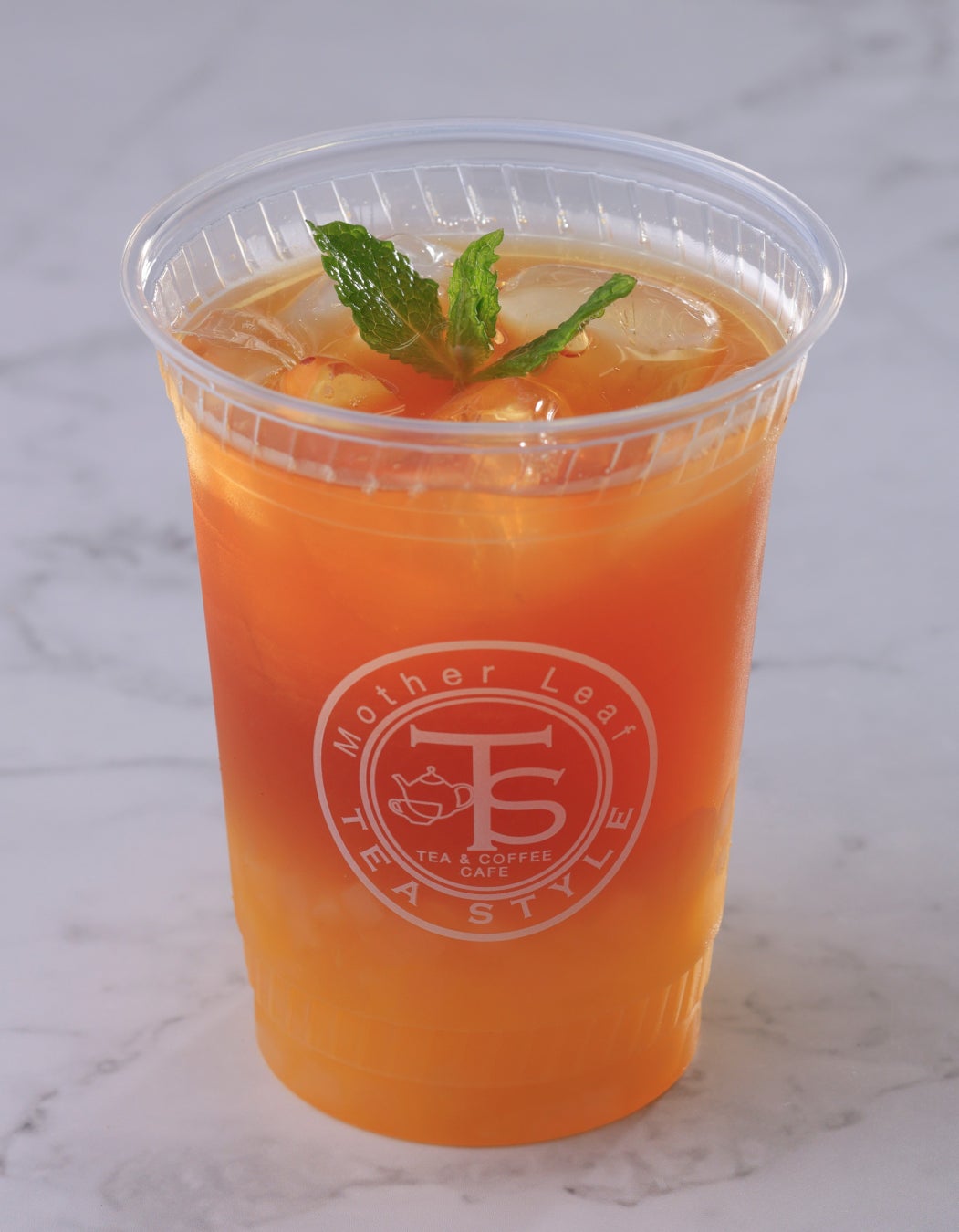 【DRESSY CAFE NAGOYA】7月のディスプレイドレスは「ALPHA BLANCA」のウェディングドレスを期間限定でお届けいたします。