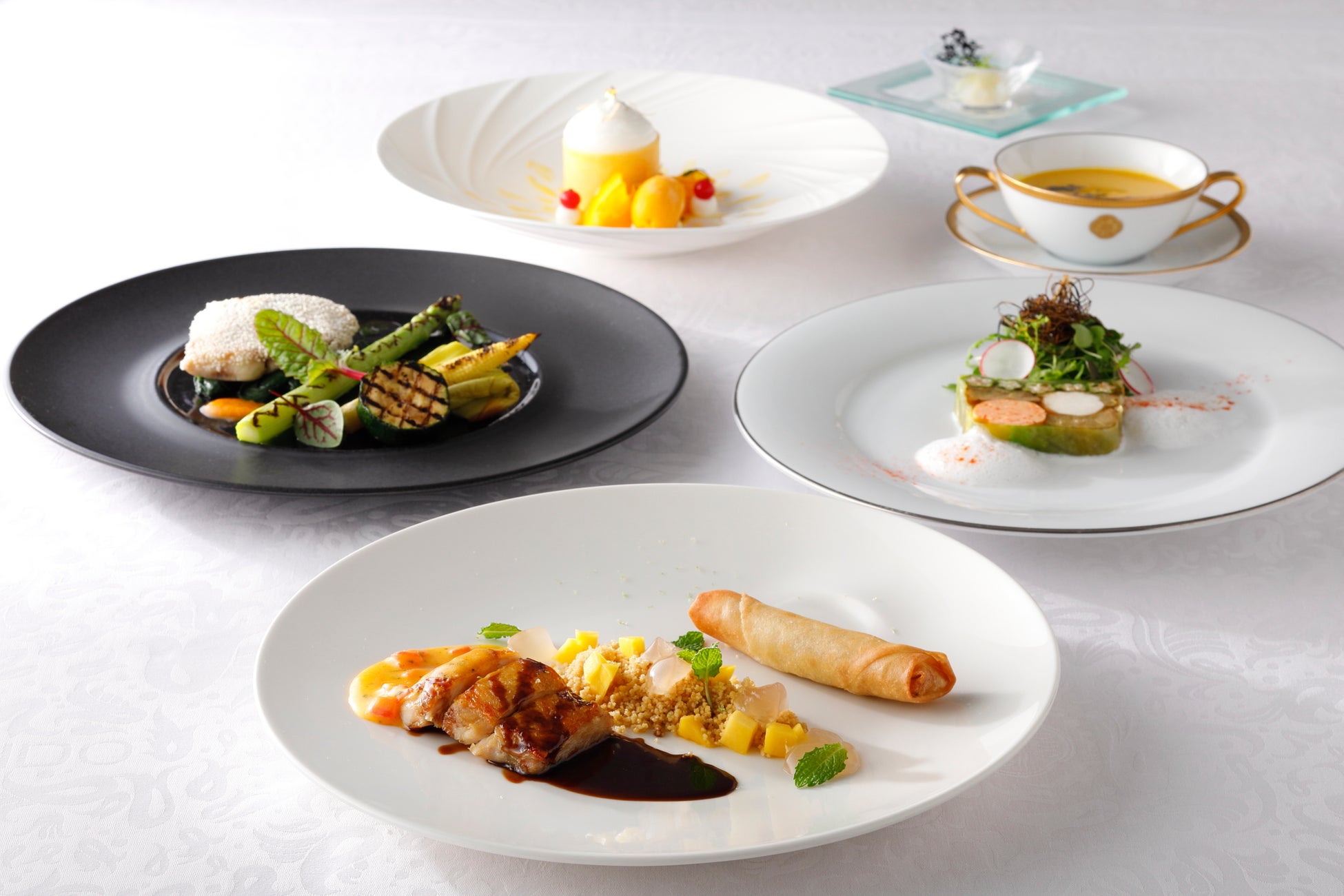 【箱根そば60周年記念キャンペーン第4弾】夏のひんやりスター、今年はロングランで!「豆腐一丁そば」を7月1日から8月31日まで期間・数量限定販売!