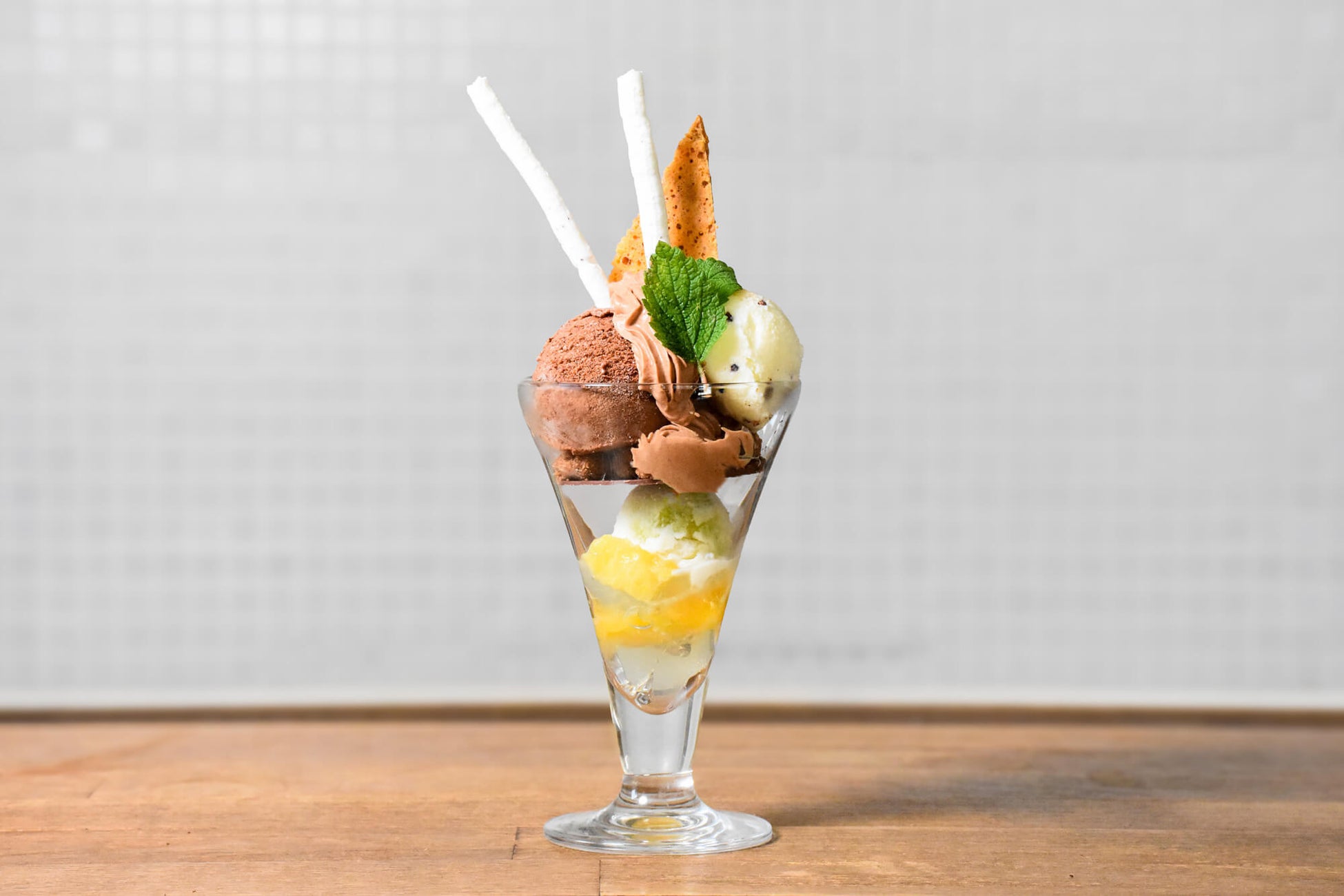 【阪急うめだ本店】桃のシーズン到来！和歌山県紀の川市から“あら川の桃”“百果桃”が登場。7月2日(水)～8日(火)