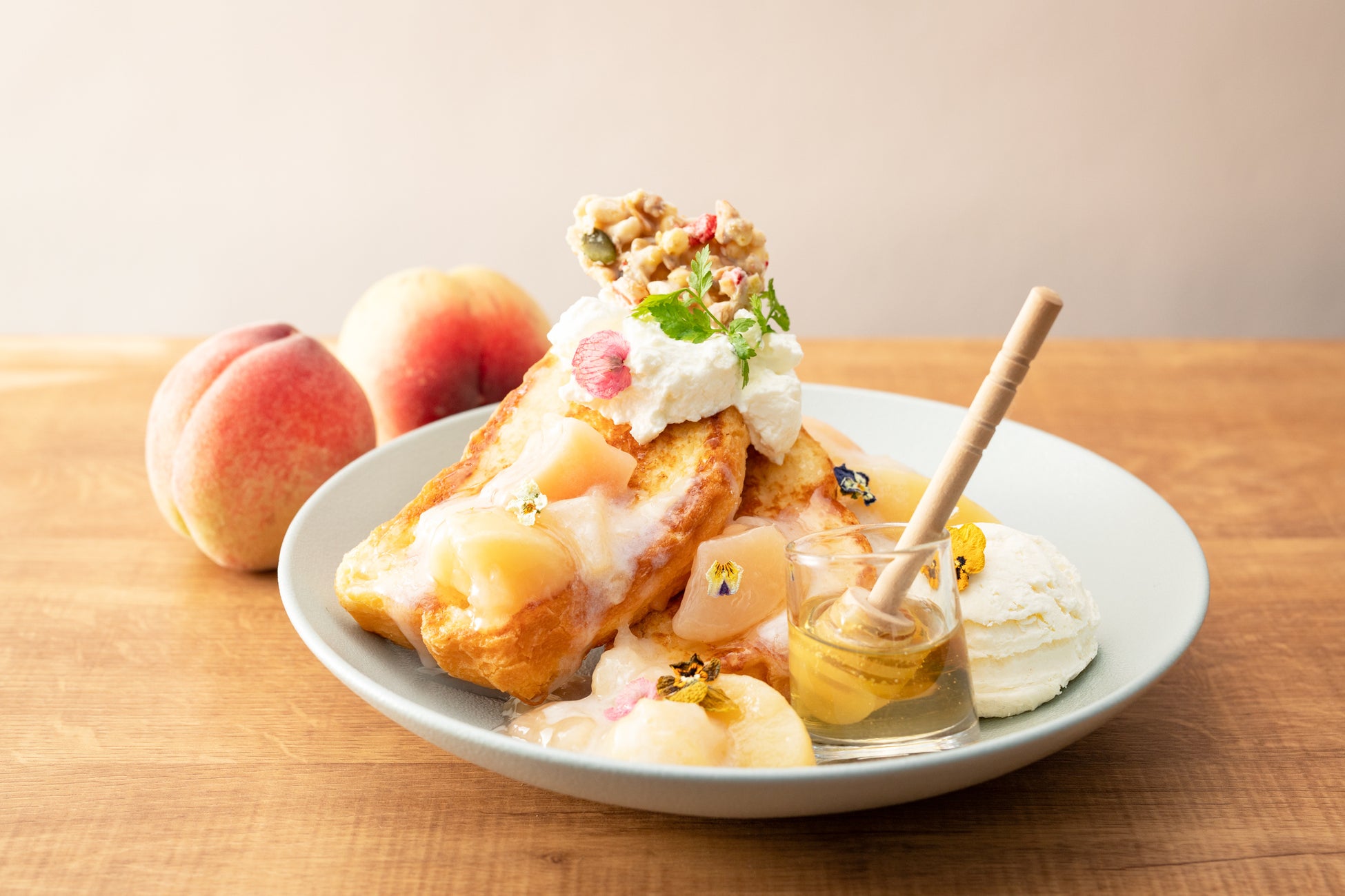 大正大学１０号館１階カフェテリア（学生食堂）で物価高でもお財布に優しい「100円メニュー」を学生限定で提供