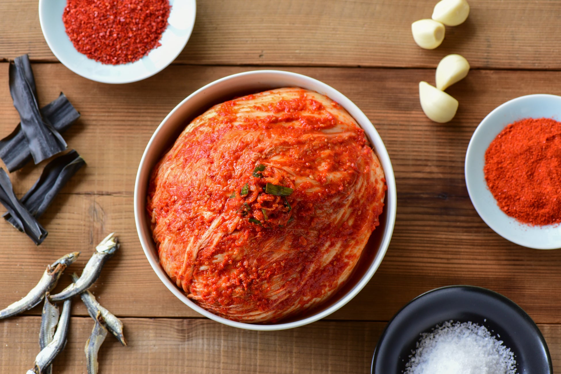 2色の団子と自家製ヴィーガンソフトを一度に楽しめる、お得なヘルシースイーツセットが新登場！コスメキッチン アダプテーションがセレクトした日本茶とともに楽しむ特別な和スイーツ体験を＜梅田限定＞