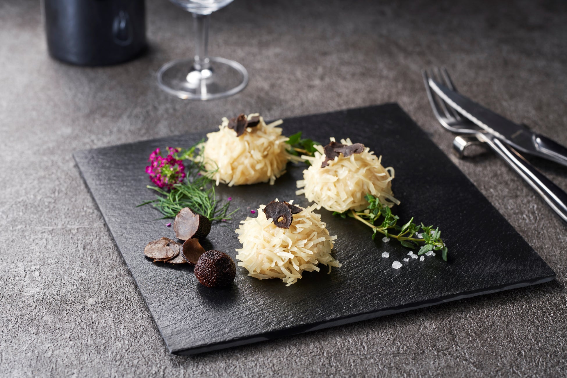 【新日本海フェリー】船内レストラン「夏はガッツリ！！SPICY＆COOL！」 7/7スタート！