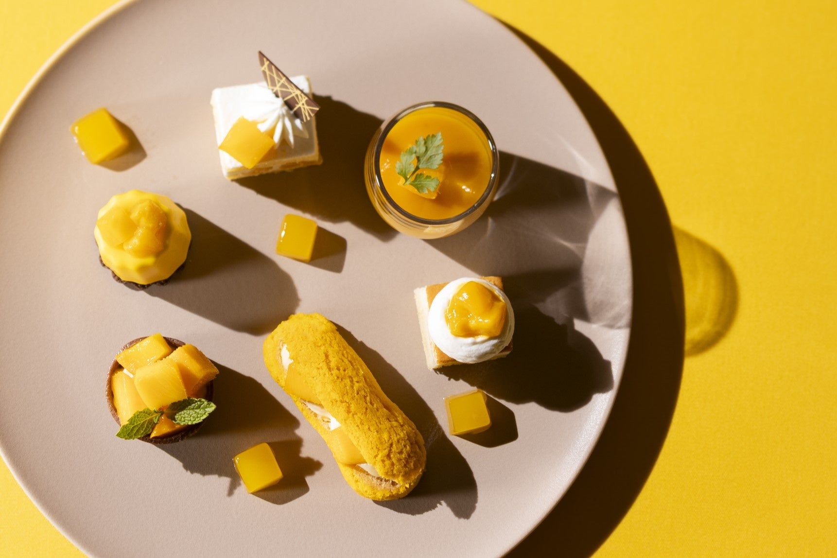 モデル・インフルエンサーも多数在籍の審査制コミュニティ「TOKYO TRIP」“夜パフェ会”を開催！完全会員制のパフェバー【Remake Easy】にて一夜限りのプレミアムイベントが実現！