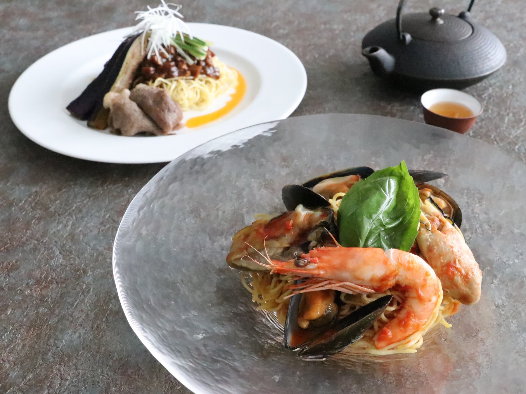 ホリエモン発案エンタメパン屋【小麦の奴隷】ザックザクカレーパンを全国で大盤振る舞い!累計500万個突破を記念して「1BUY 1GETキャンペーン」を開催!