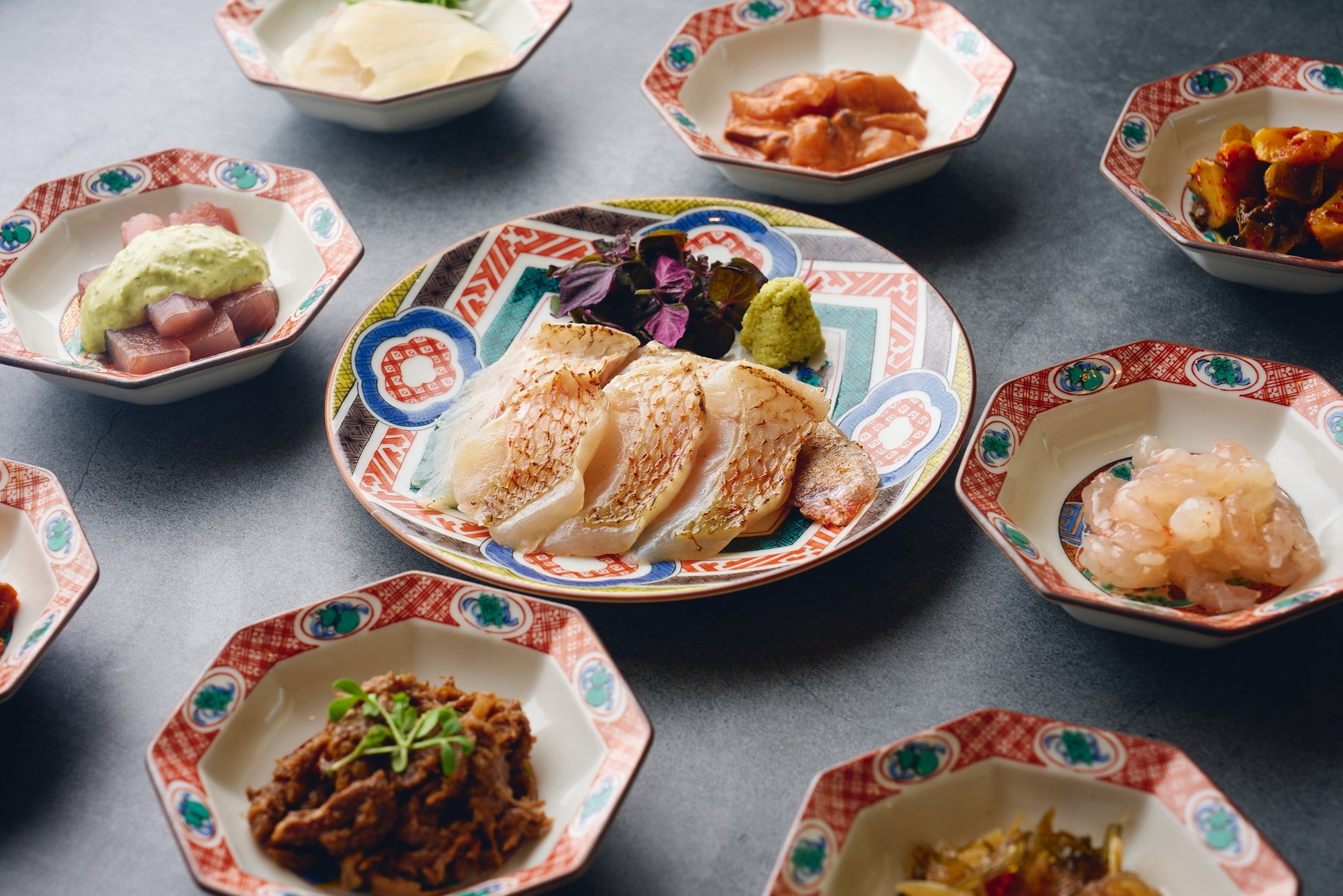 完全会員制パフェバー「Remake easy」、沖縄産パイナップルをふんだんに使った『沖縄パインとキウイのハーバルグラニテパフェ』が7月限定で登場。爽やかで香り豊かな初夏だけの特別なパフェを堪能。