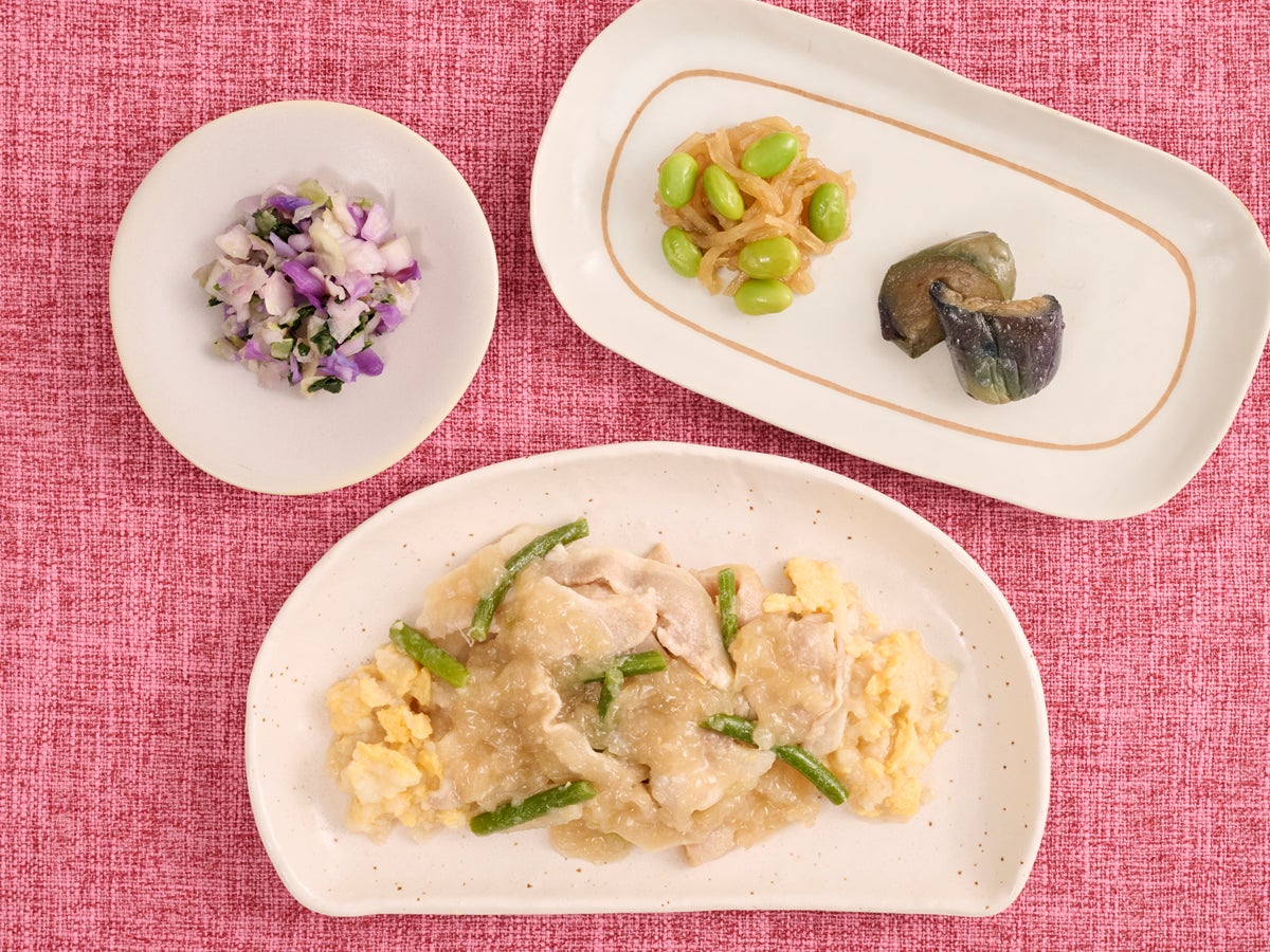 BBQ風ソースで味付けしたジューシーなチキンで食べ応えも抜群！「半日分野菜とコロコロBBQチキン」