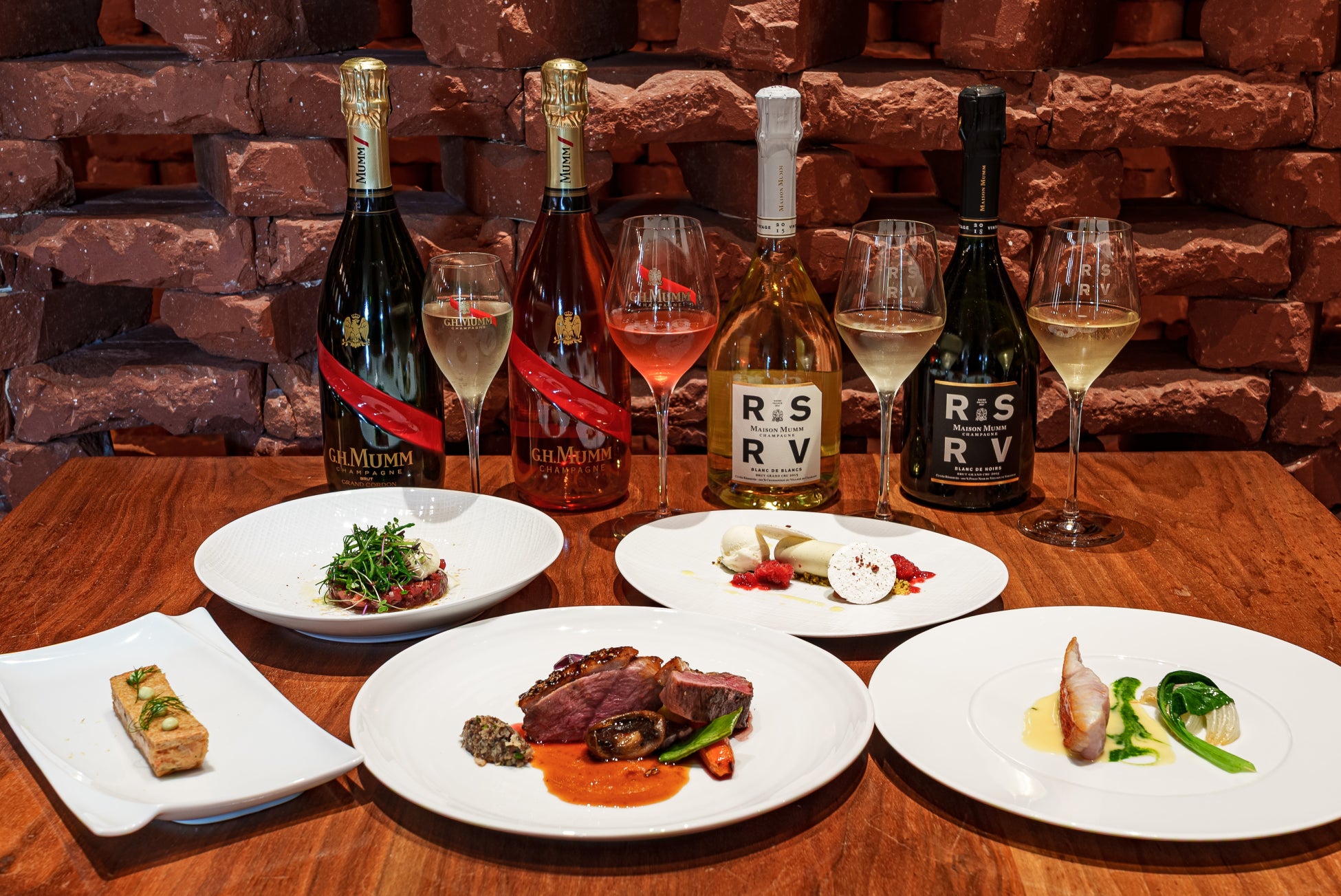 【銀座・和光】本店地階にて「古酒とアンティークグラスの世界」を開催