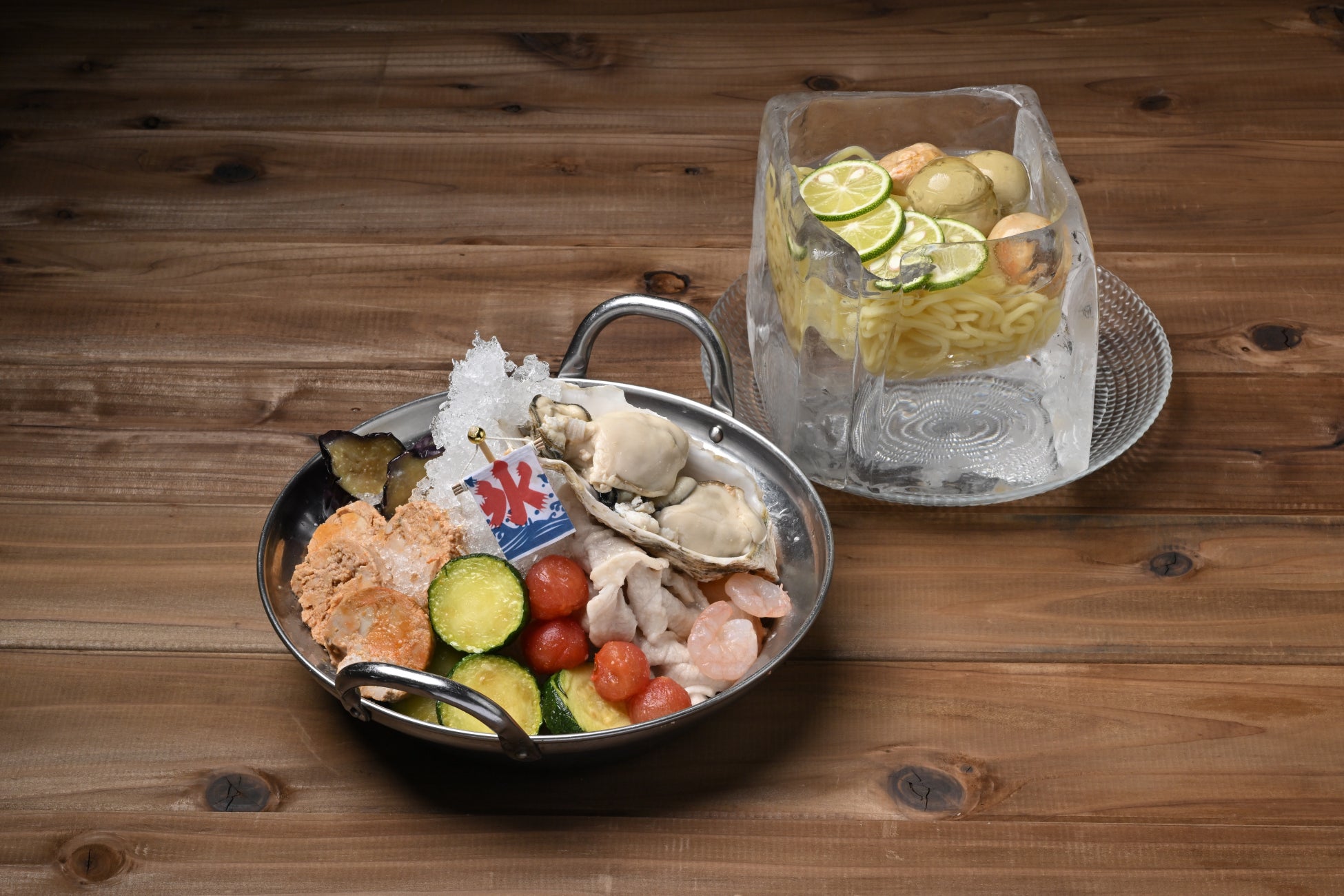 東京・渋谷で開催中の「ドラえもん　Ｆ’ｓキッチン」にて、2025年7月11日（金）より「夏祭りフェア」を期間限定で開催！夏の定番冷やし中華や、2つの味から選べる不思議な食感のかき氷パフェなどが登場