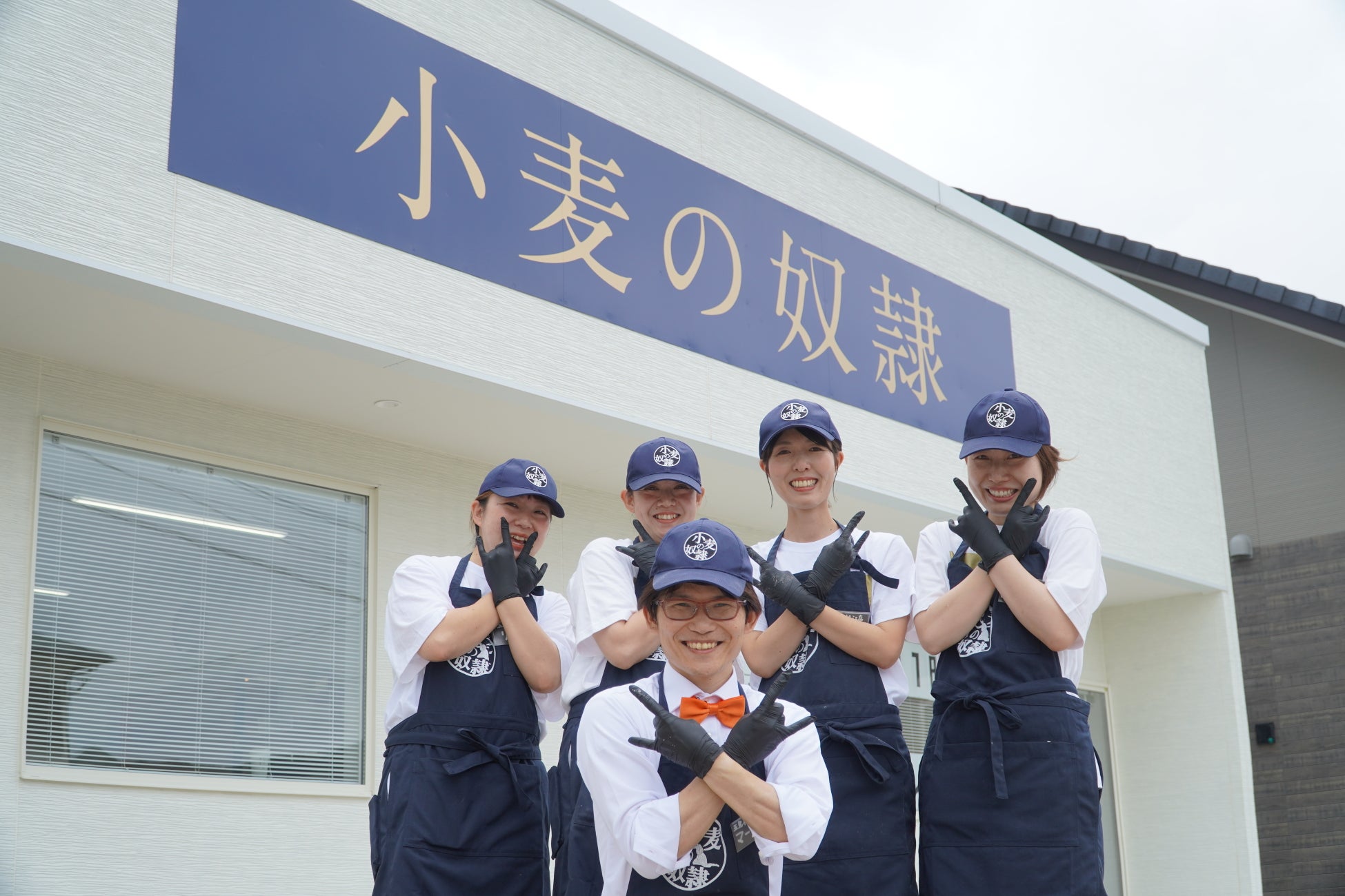 「地球の歩き方」がマクドナルドのハッピーセットⓇに初登場！　テーマは「世界一周の旅」。スマホで遊べるデジタルパズルや、紙面に出てくるかわいい動物たちのシールもついてくる！