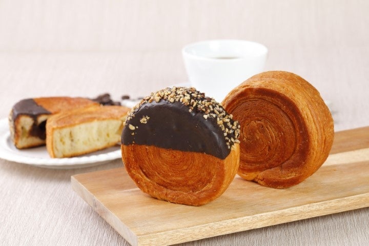 【発売から15年で1400万食※1】混ぜるだけで本格炒飯が完成する「混ぜ込み炒飯風 焼豚味」がリニューアル!さらに「焦がしにんにく味」が8月4日より新発売!