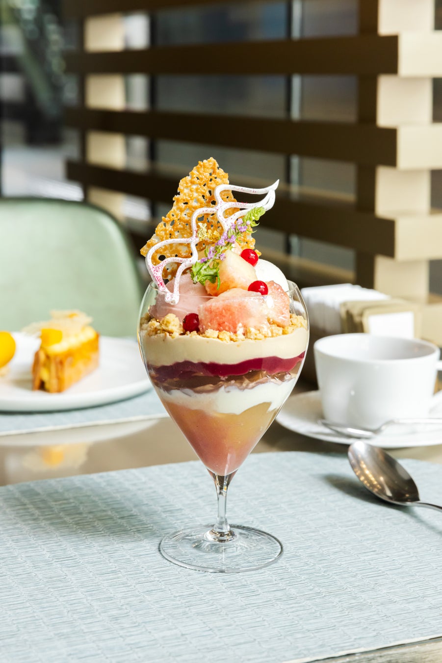 古代米を使用し、伝統の技で丹念に仕込んだ純米酒をさらに3ヶ月間「静置発酵」