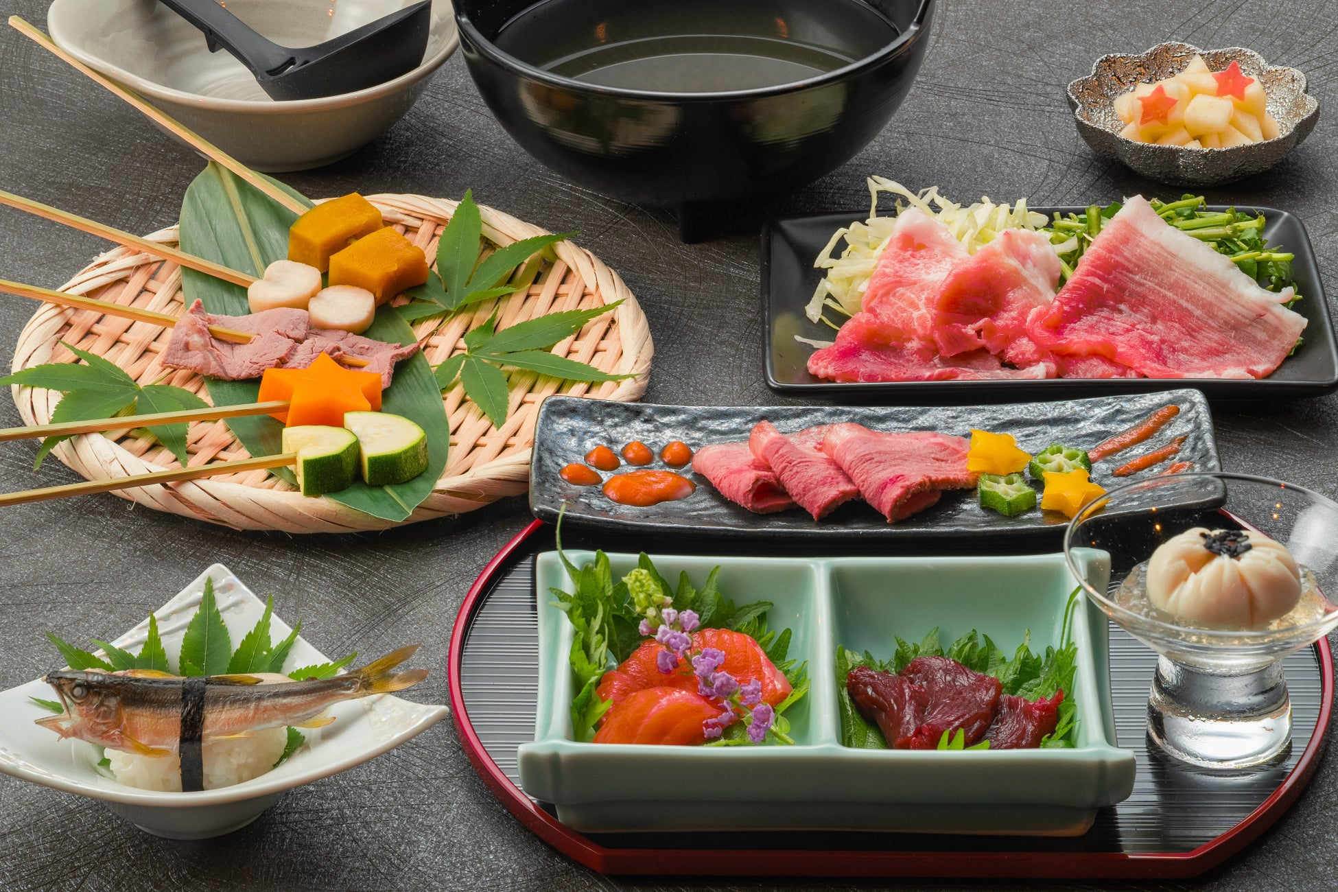 ”マスカレード姿のコナンたち”がスイーツに！ホテルニューオータニ限定スイーツBOX＆クッキー