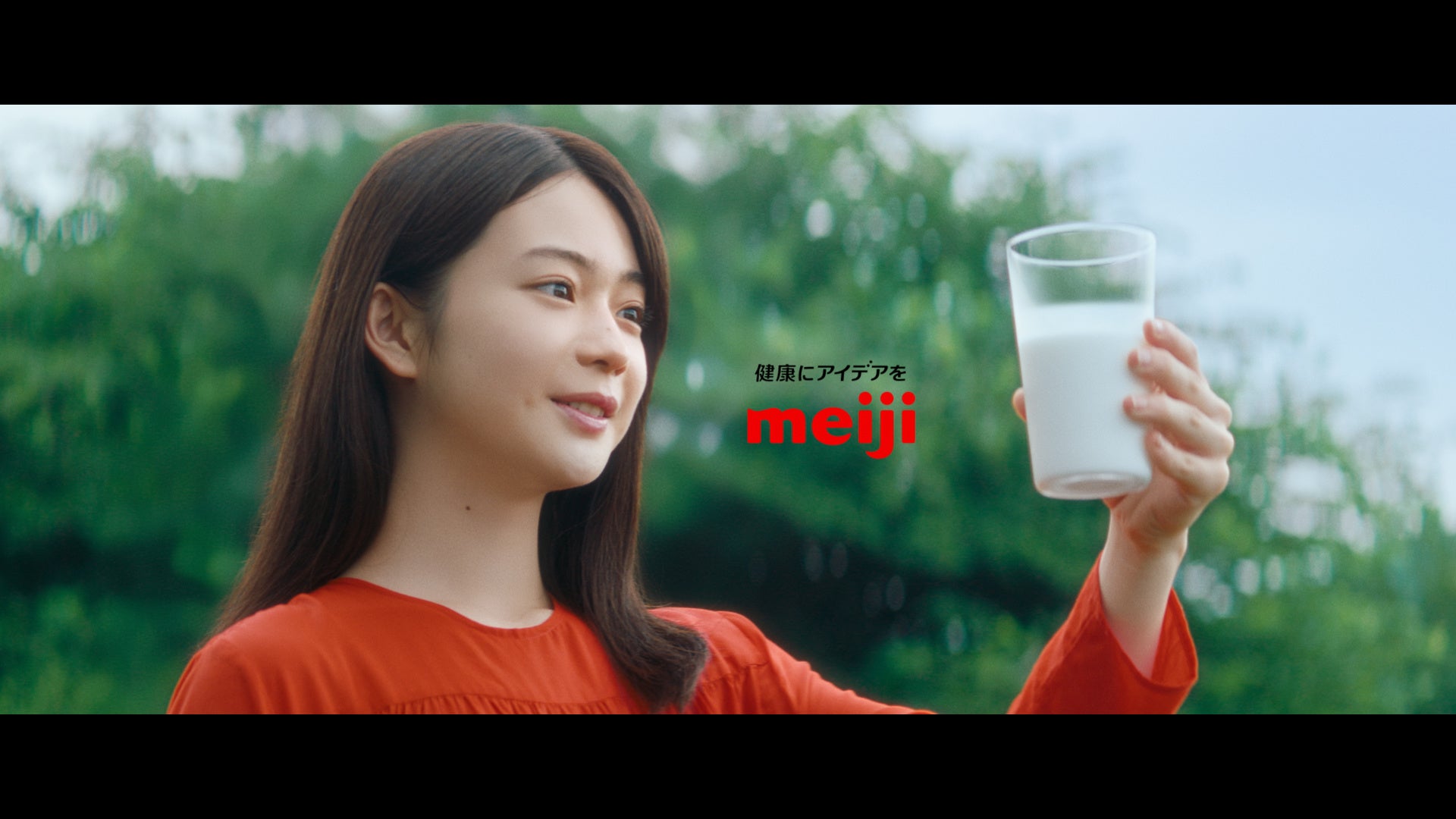 完全会員制パフェバー「Remake easy」、8月限定『桃とペルーカカオの夏のビーントゥバーチョコレートパフェ』が登場。フルーティーな香りのカカオと完熟の白桃が重なり合う、夏だけのマリアージュ。