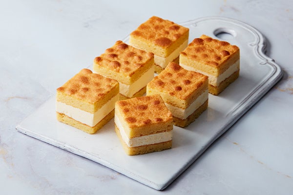 横浜バニラ、横浜高島屋ポップアップストアにて、数量限定で【横浜DeNAベイスターズ応援パッケージ】の「塩バニラフィナンシェ」、並びにショッパーを展開！