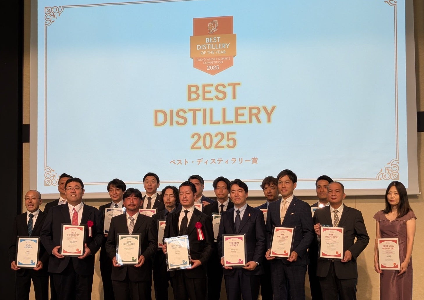 【秋のぶどうスイーツ】国産のシャインマスカットとナガノパープルをダブルで楽しめる、フレッシュな味わいのスイーツが新登場！旬のシャインマスカットを味わう夢の2段ケーキやパフェなど全5品を期間限定で発売