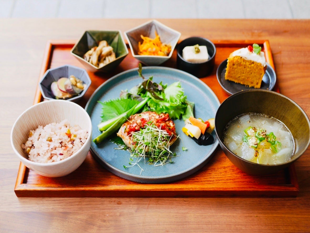 【毎月4日はフォロワー様感謝DAY】全国200店舗、”新時代”兄弟ブランドの焼鳥酒場 「鳥ぶら」全店で「ファーストドリンク94円（税込１０３円）」キャンペーンを開催中