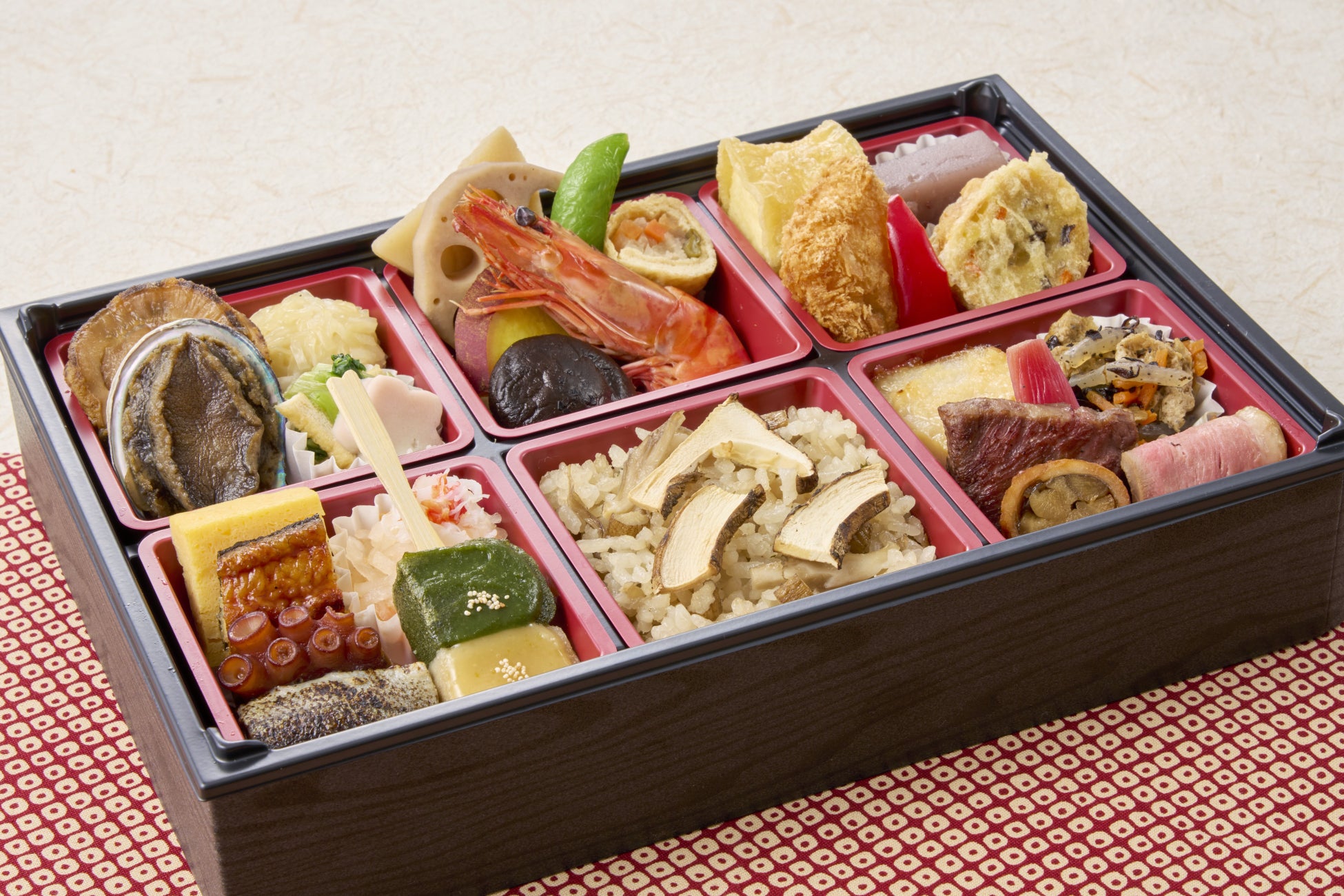 【鎌倉山おせち】新たな年の慶びは、至福のローストビーフとともに。