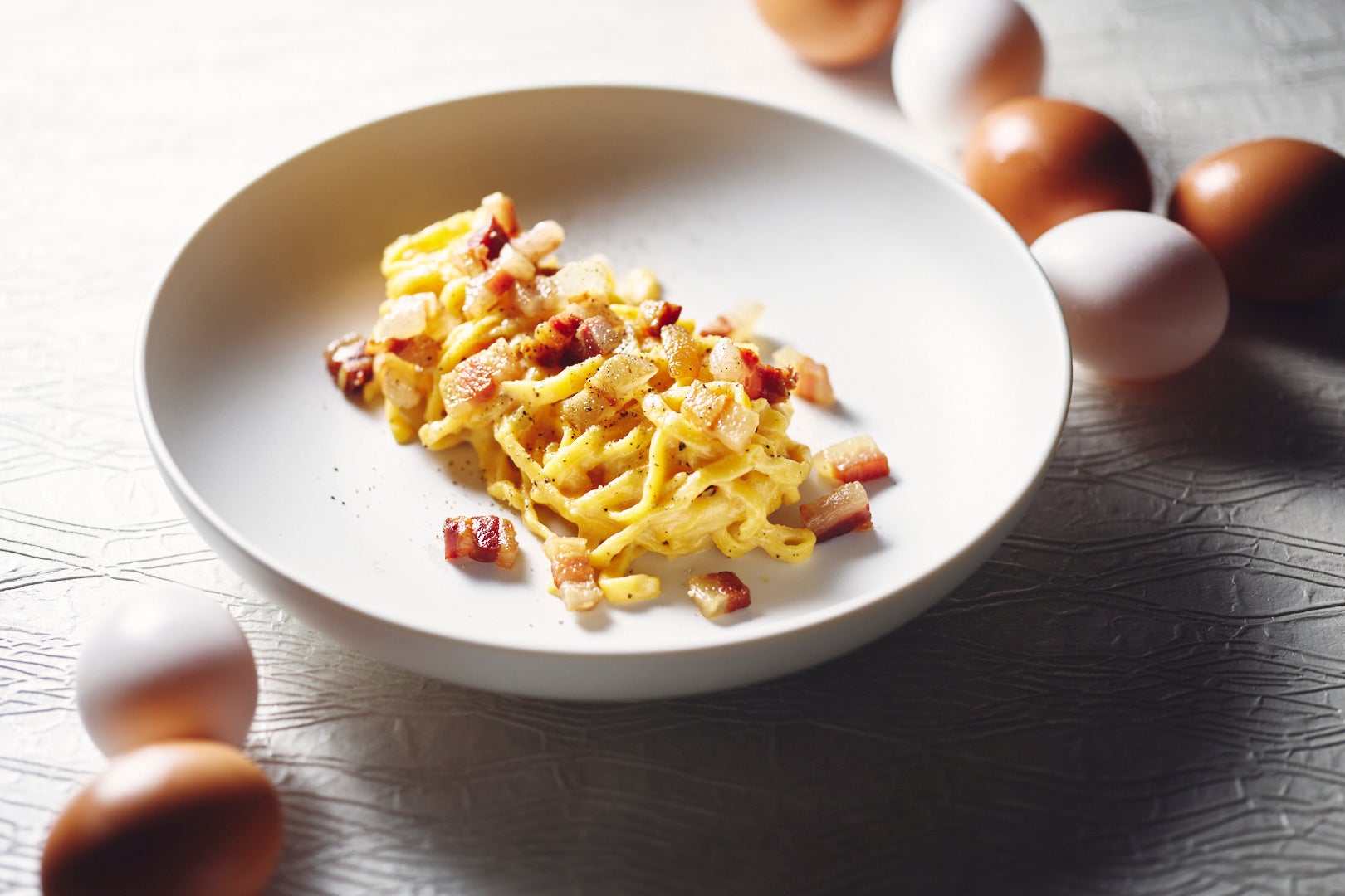 完売続出！“黒すぎるショートケーキ”がSNSで話題