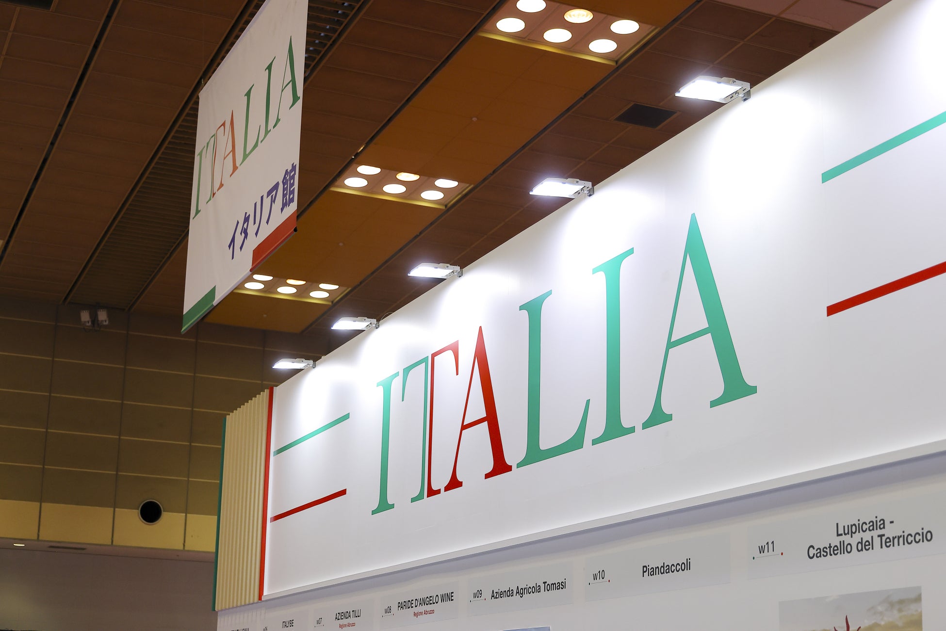 ハードロックカフェ「ワールドバーガーツアーコンテスト」トップ５バーガーを販売