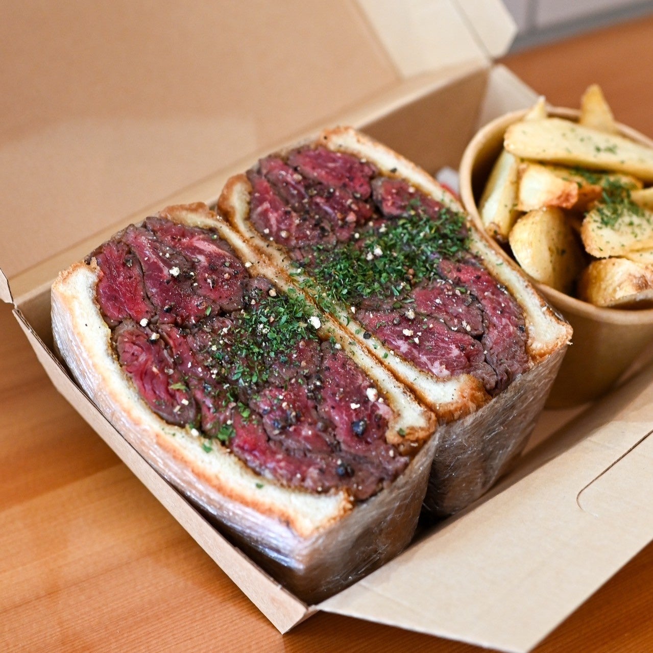 【N.Y.C.SAND】甘くやわらか、香ばしく砕け合う「N.Y.キャラメルブリック」8月7日（木）新発売！