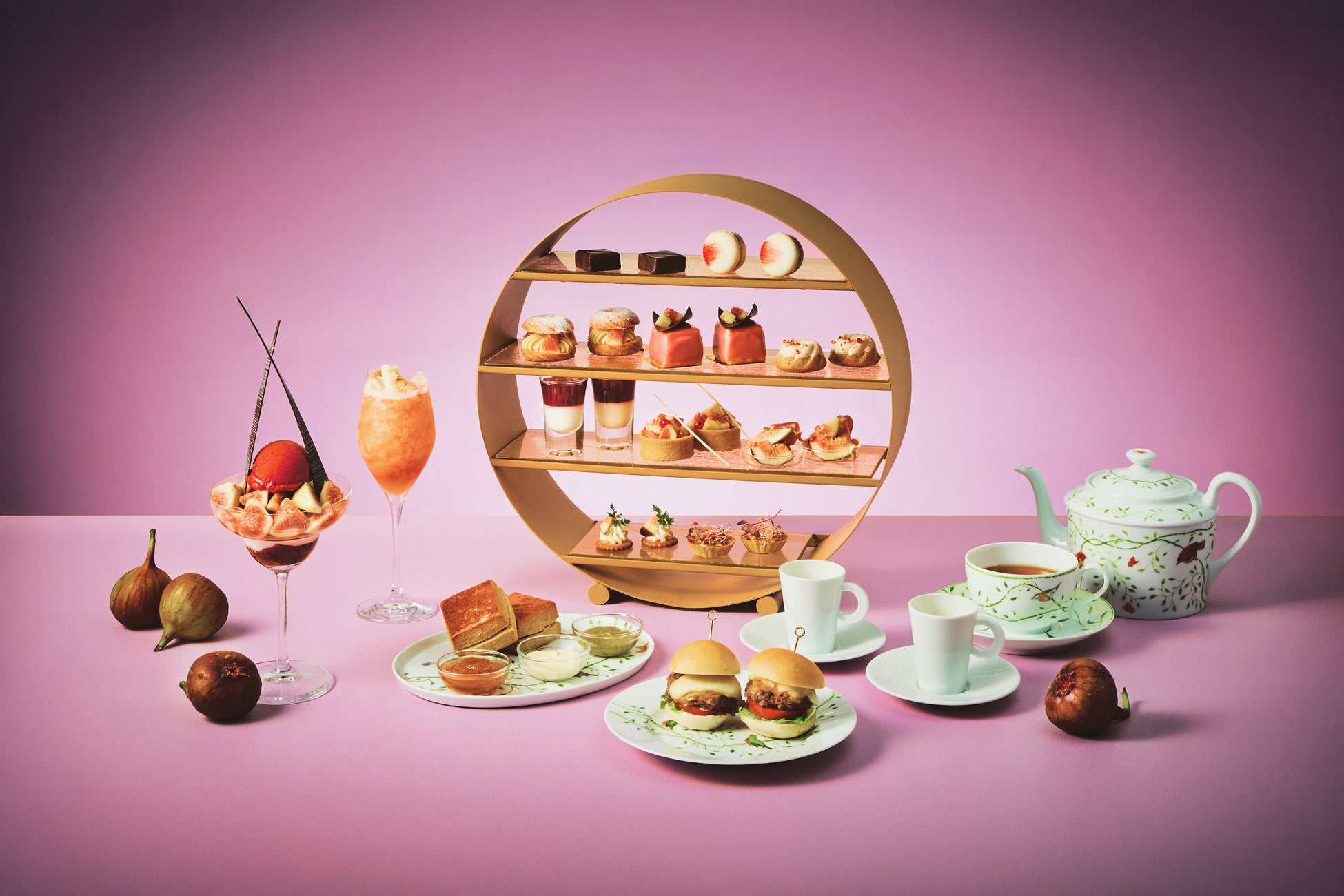 【横浜/大宮】栗・洋梨・ぶどう・シャインマスカットを使用した秋の恵みを一度に楽しめるご褒美スイーツ「シャインマスカットのミルフィーユパフェ」