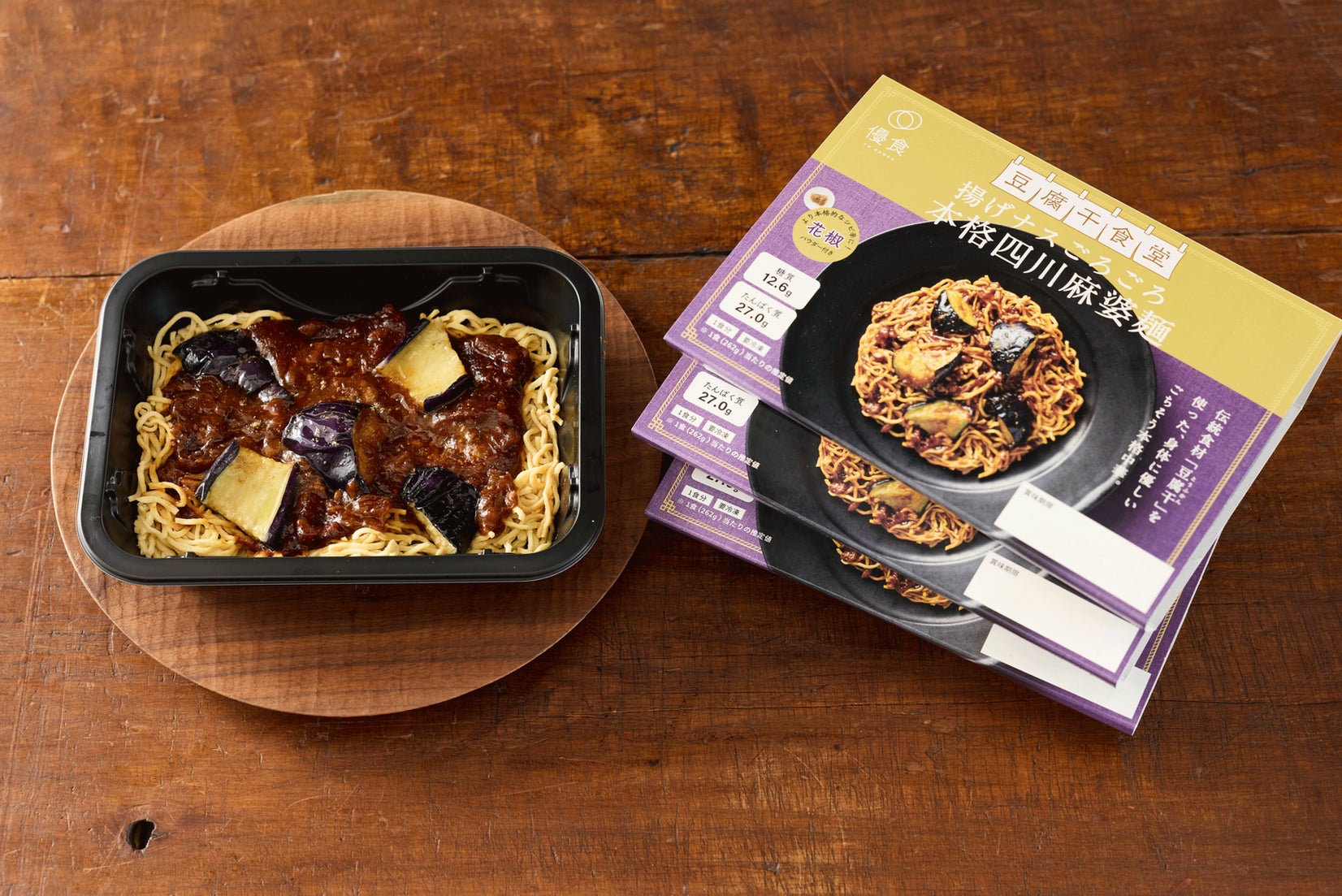 “フルーツでスマイルを。”のDole 「Doleプル活サポーター」INIの交通広告を展開