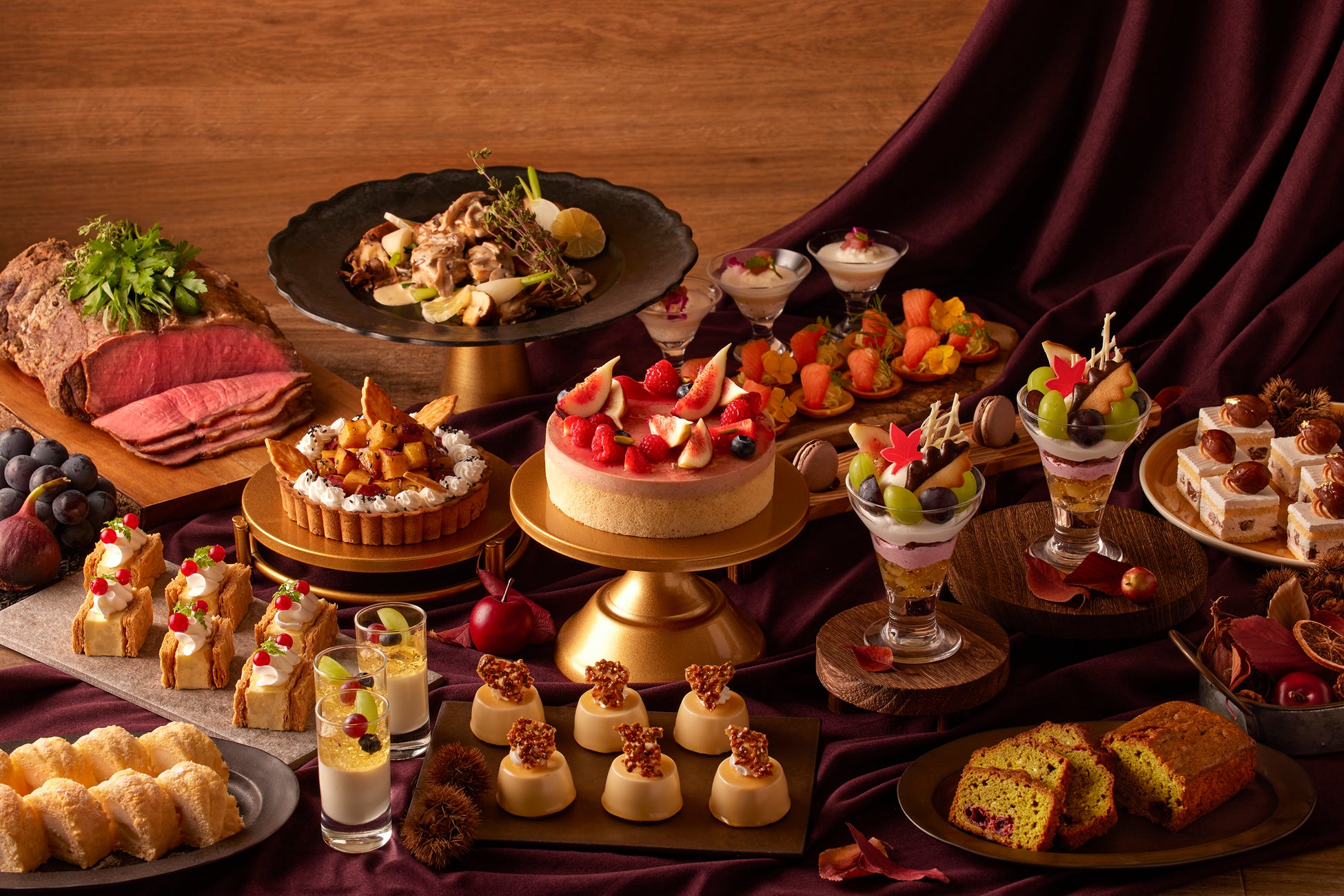 グランドニッコー東京 台場「シャインマスカットと巨峰のパフェ」提供期間：2025年9月1日（月）～10月31日（金）