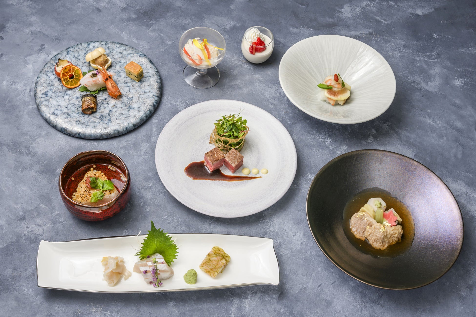 アニメ「鬼滅の刃」デザインのオリジナル限定掛け紙＆缶バッジ付き！『鬼滅の刃 オールスター弁当』『鬼滅の刃 大海老セット』「柿安ダイニング」を中心に予約販売を実施