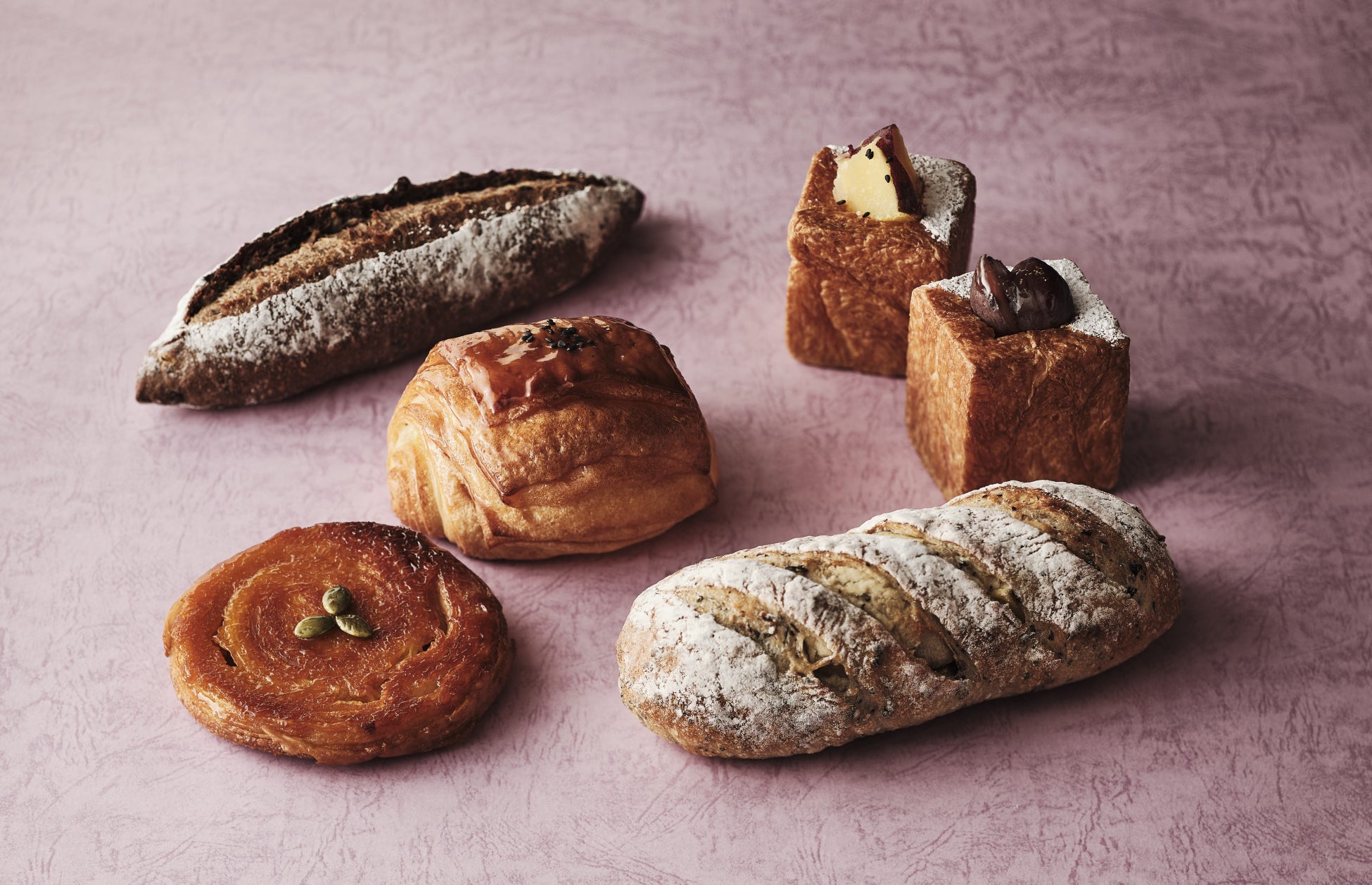 【バランス栄養食品に関する調査】直近1年間にバランス栄養食品を利用した人が、選定時に注目する栄養素・成分は「たんぱく質、プロテイン」が4割強、「カルシウム」「食物繊維」が各20%台