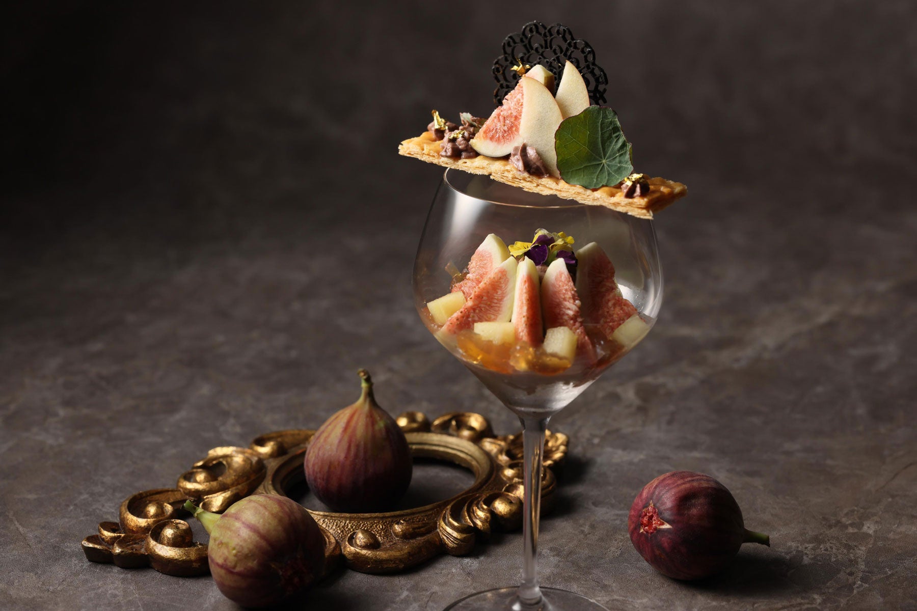 静岡発のアイドルグループ「fishbowl」とスシローがコラボ！「fishbowlの第六感でもすしが好きキャンペーン」開催！メンバーが好きなおすしの盛り合わせにコラボ限定ステッカーが付いてくる！